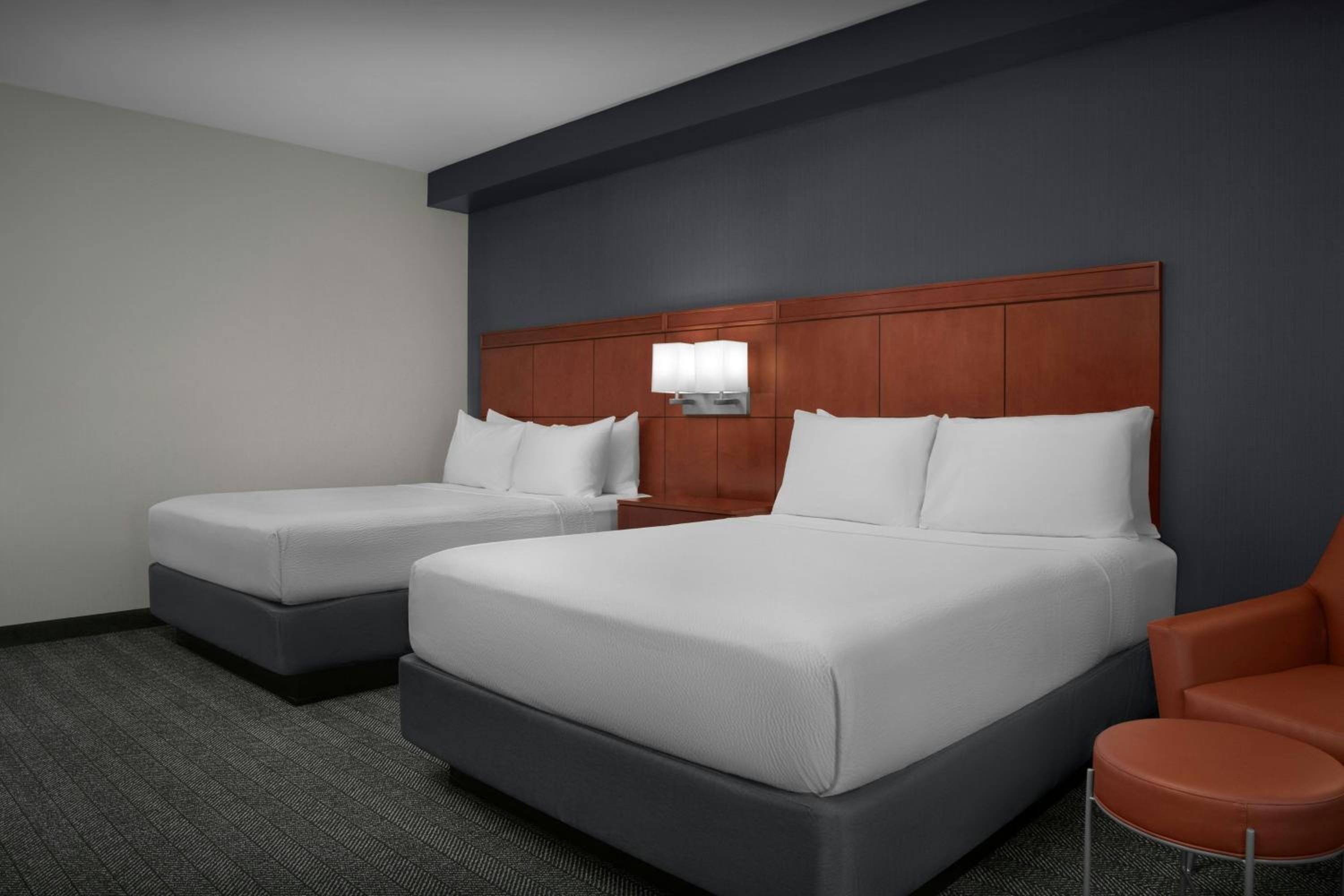 Queen Room with Two Queen Beds and Bathtub - Mobility Access