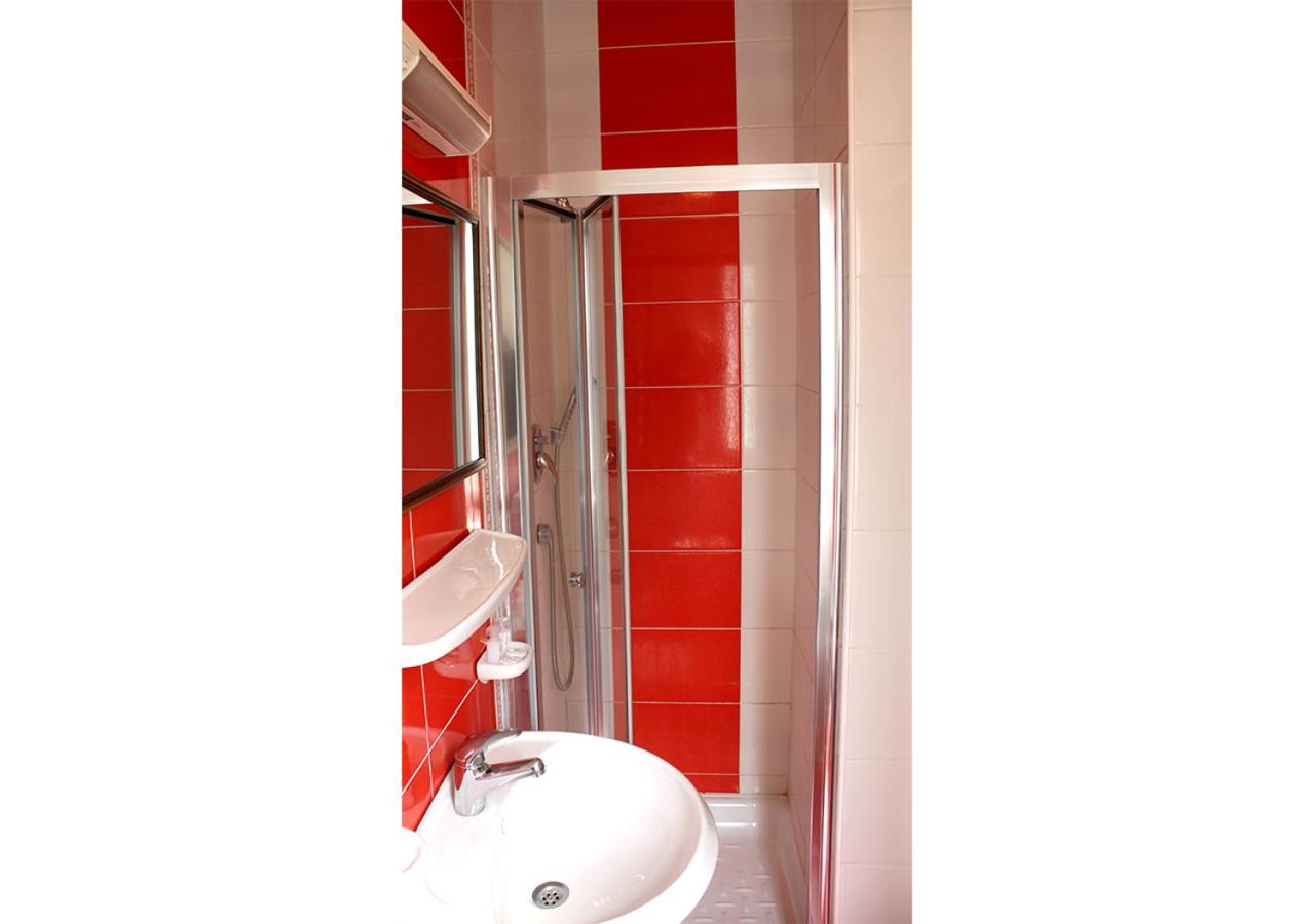 Double or Twin Room with Balcony photo 3