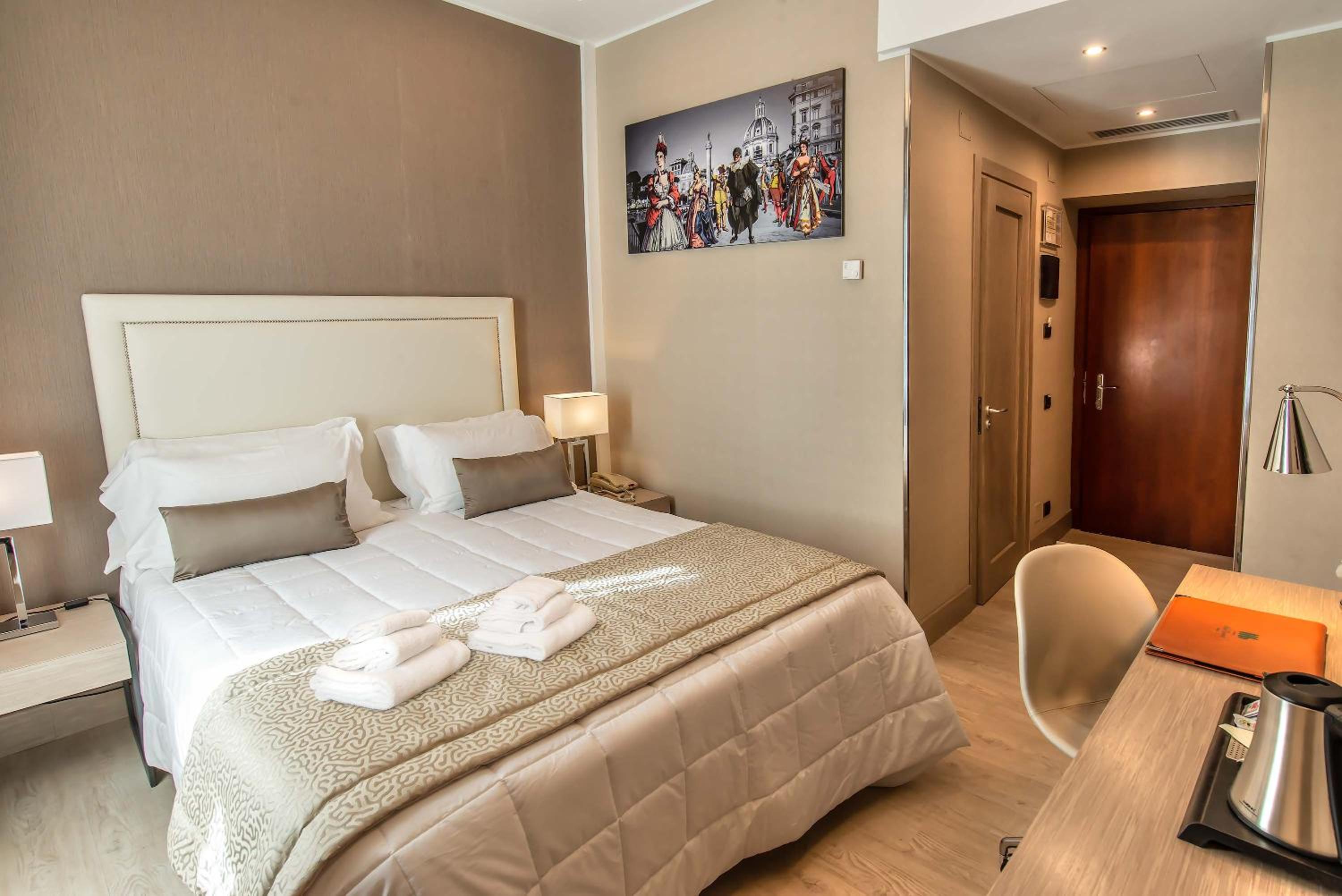 Deluxe Room thumbnail 5