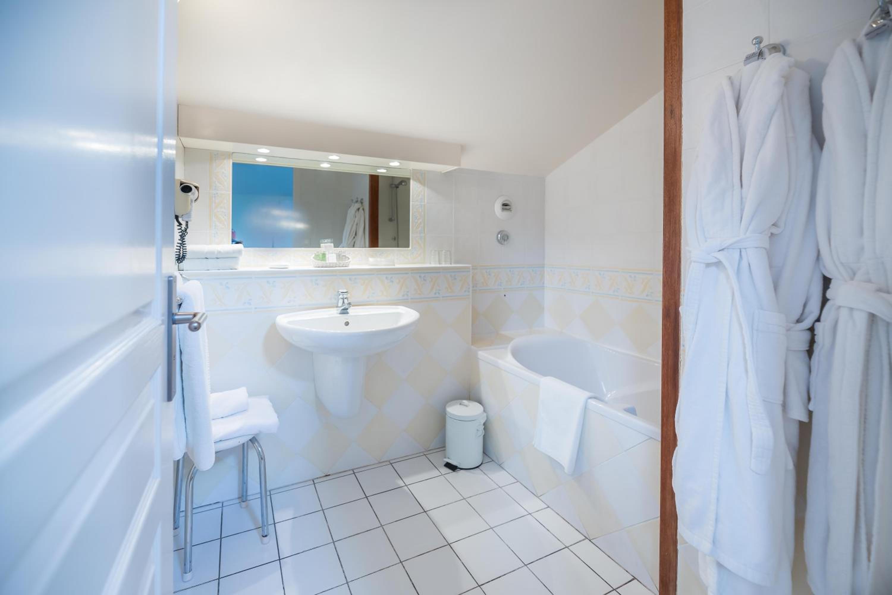 Double Room - Photo 2