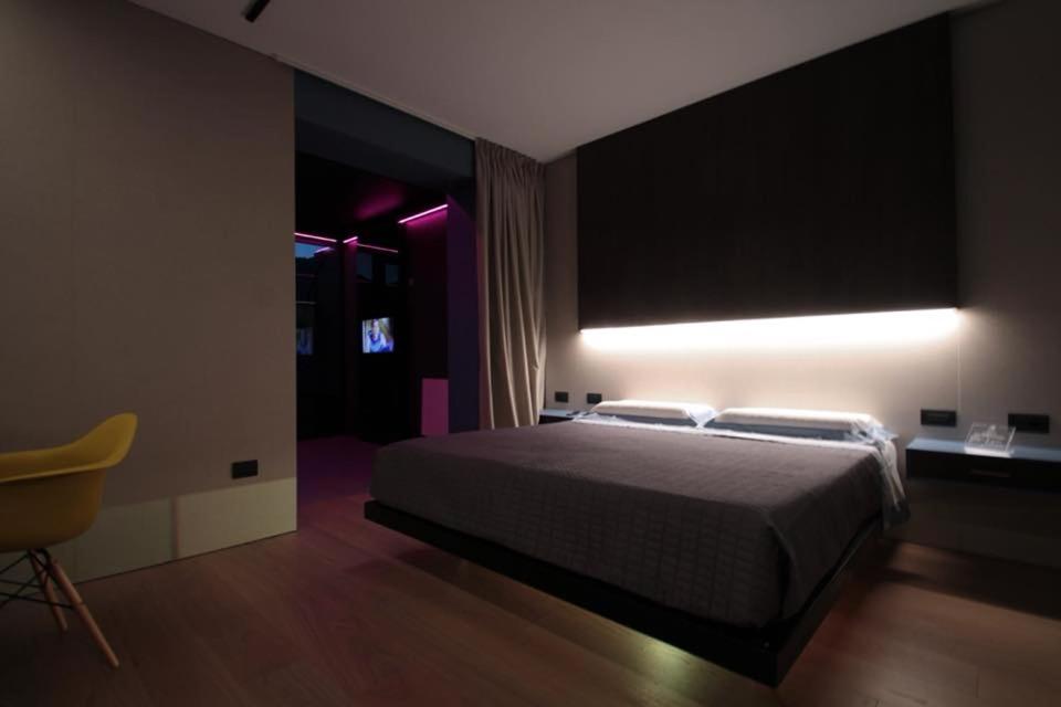 Suite with Spa Access - Photo 1