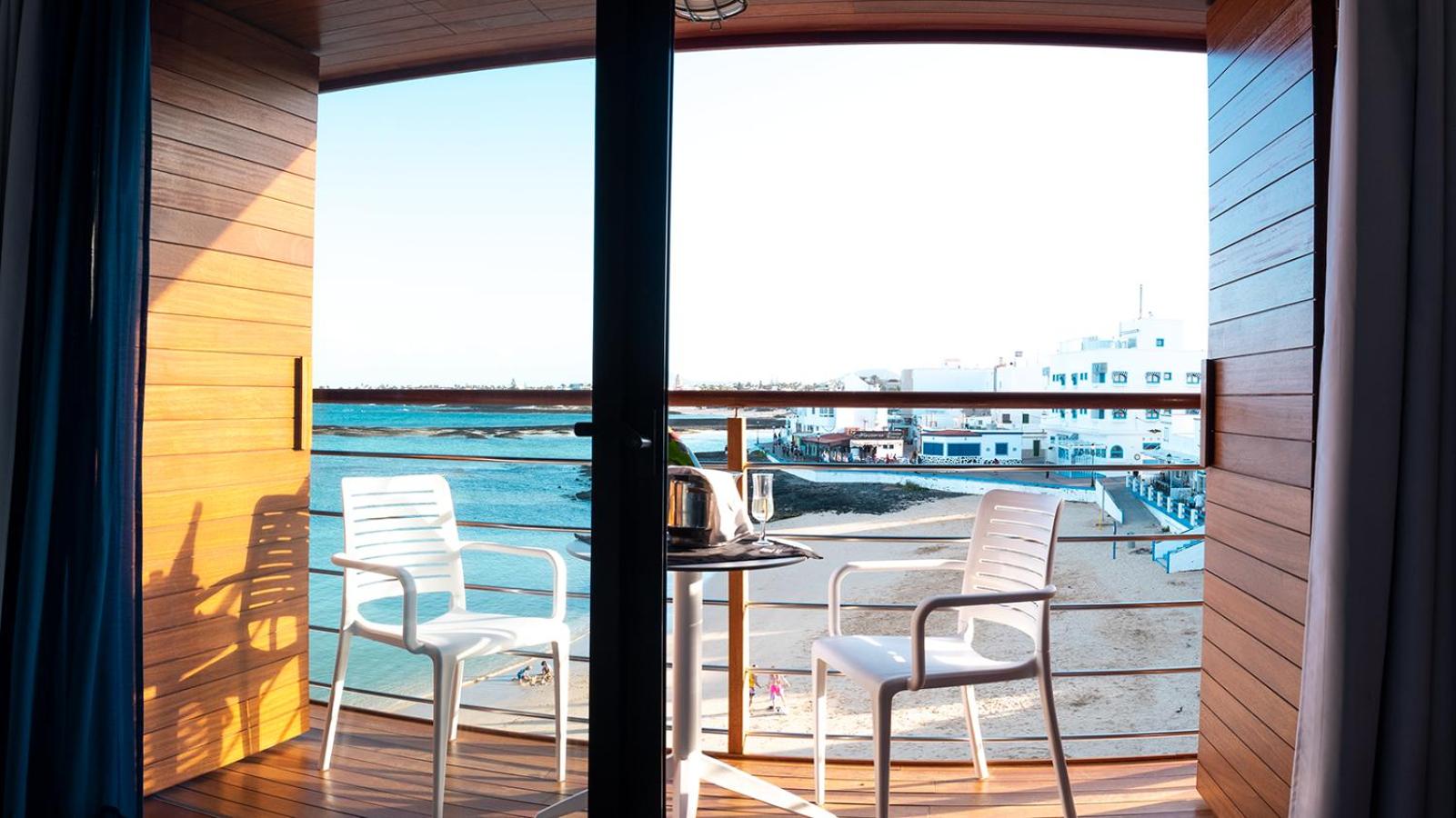 Deluxe Double Room with Balcony and Sea View