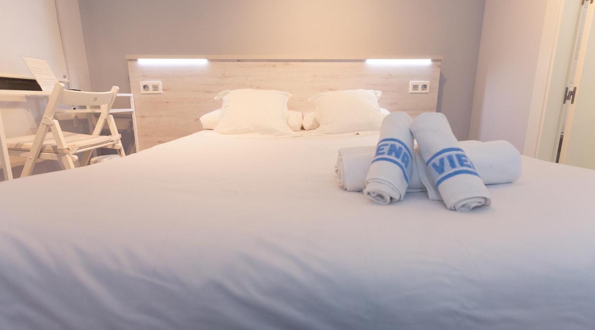 Double Room with Private Bathroom - 1 Double bed - Photo 1