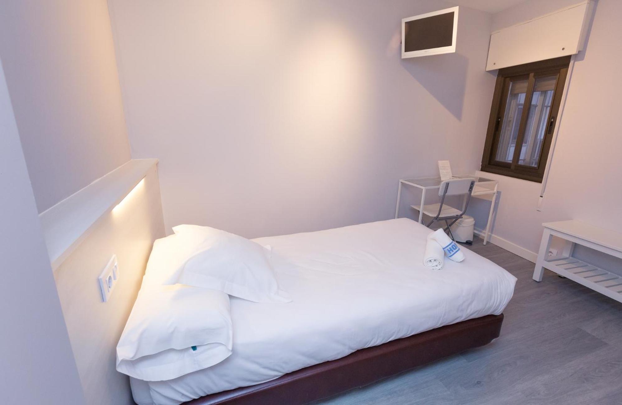 Standard Single Room with Shared Bathroom photo 3