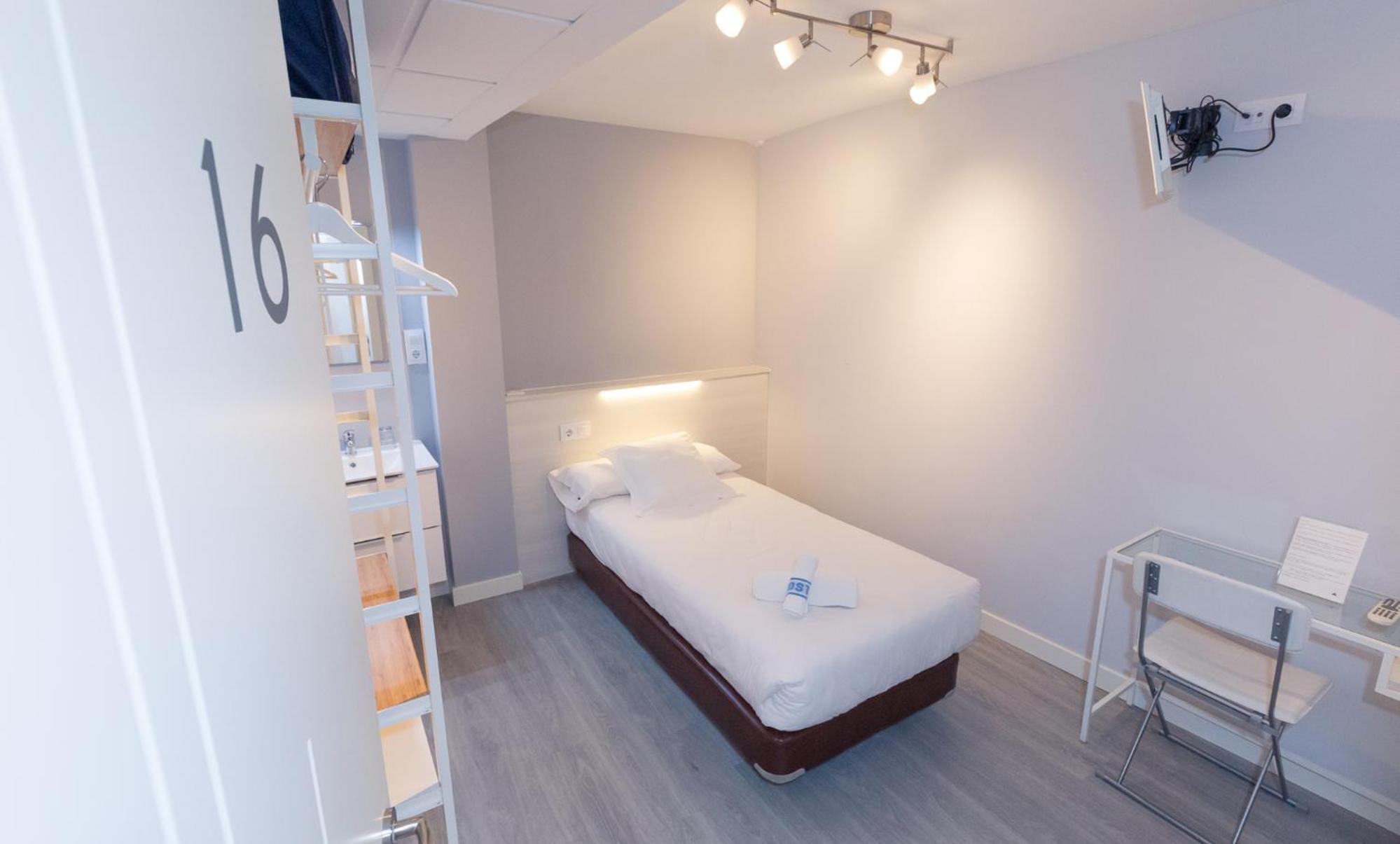 Standard Single Room with Shared Bathroom photo 2
