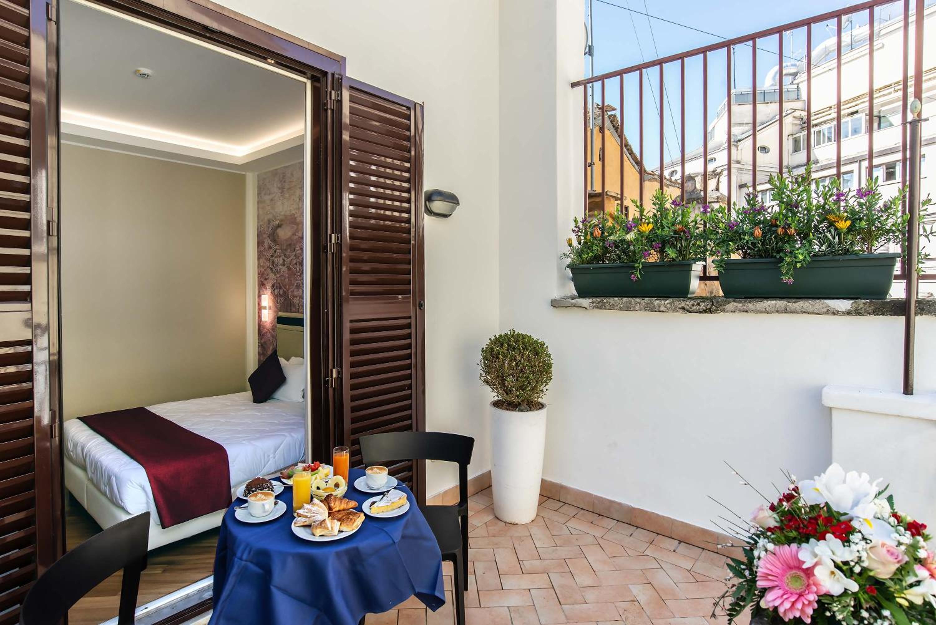 Superior Double or Twin Room with Terrace thumbnail 5