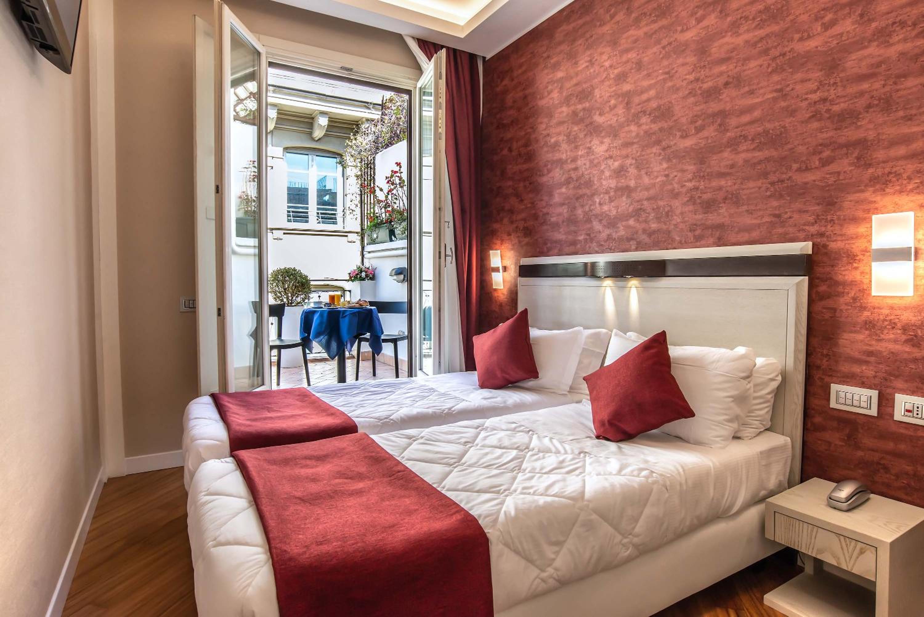 Superior Double or Twin Room with Terrace thumbnail 6