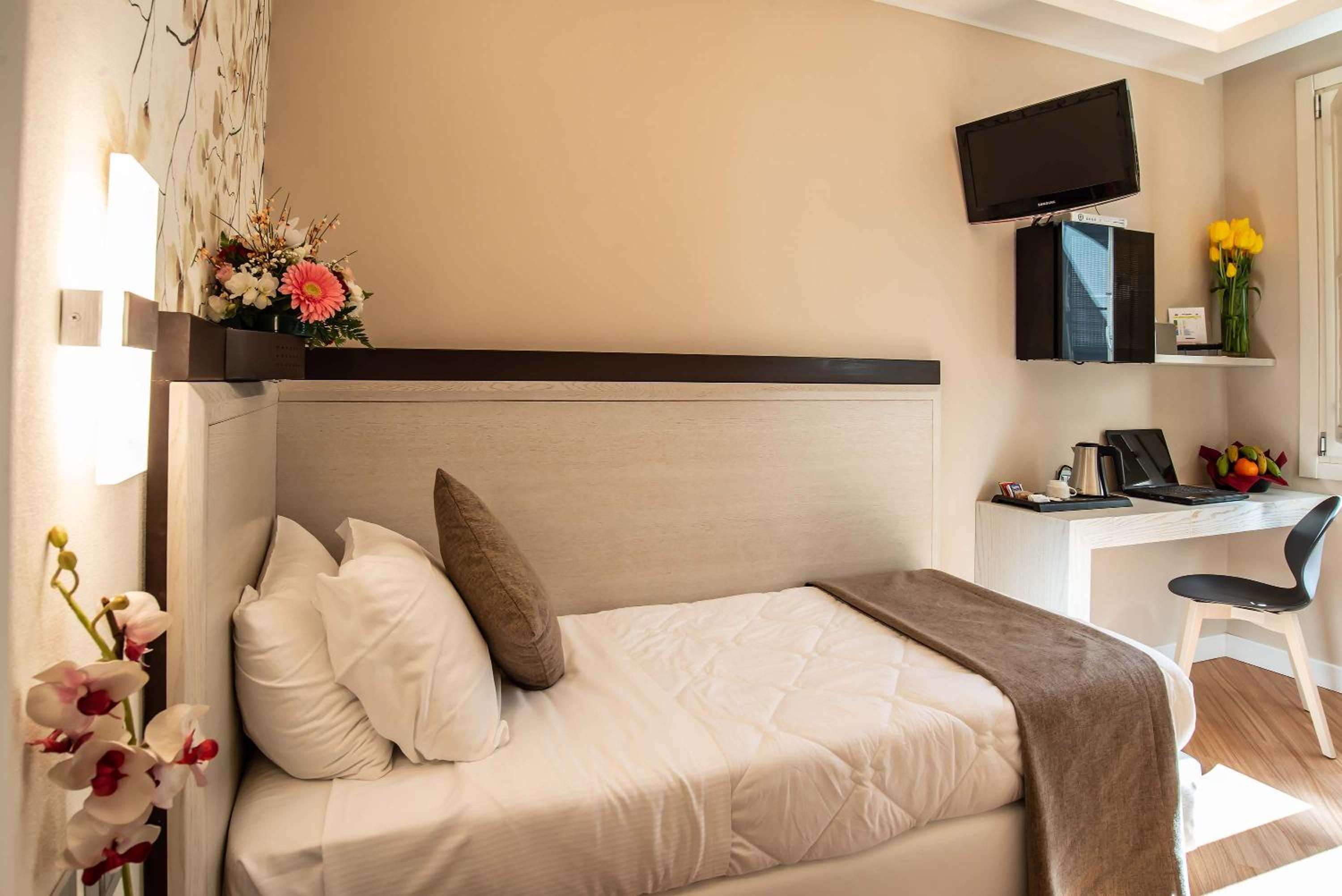 Single Room thumbnail 6