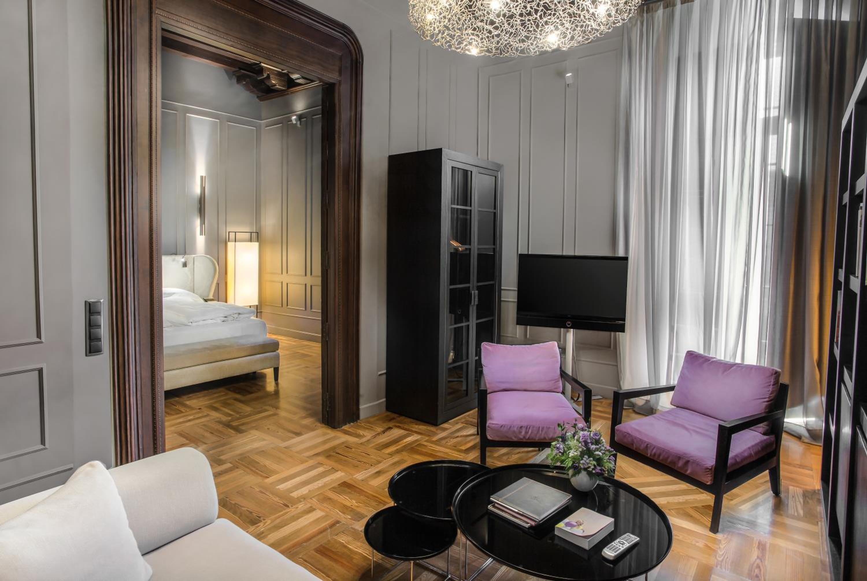 Suite - Photo 3
