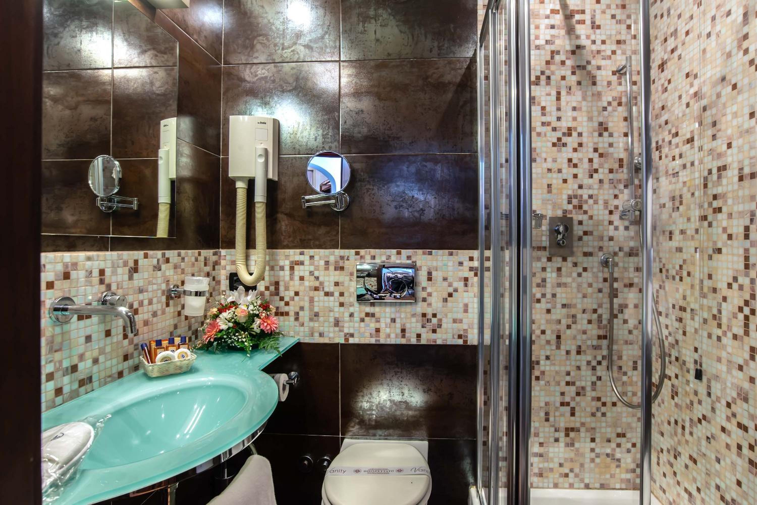 Superior Double or Twin Room with Terrace thumbnail 5