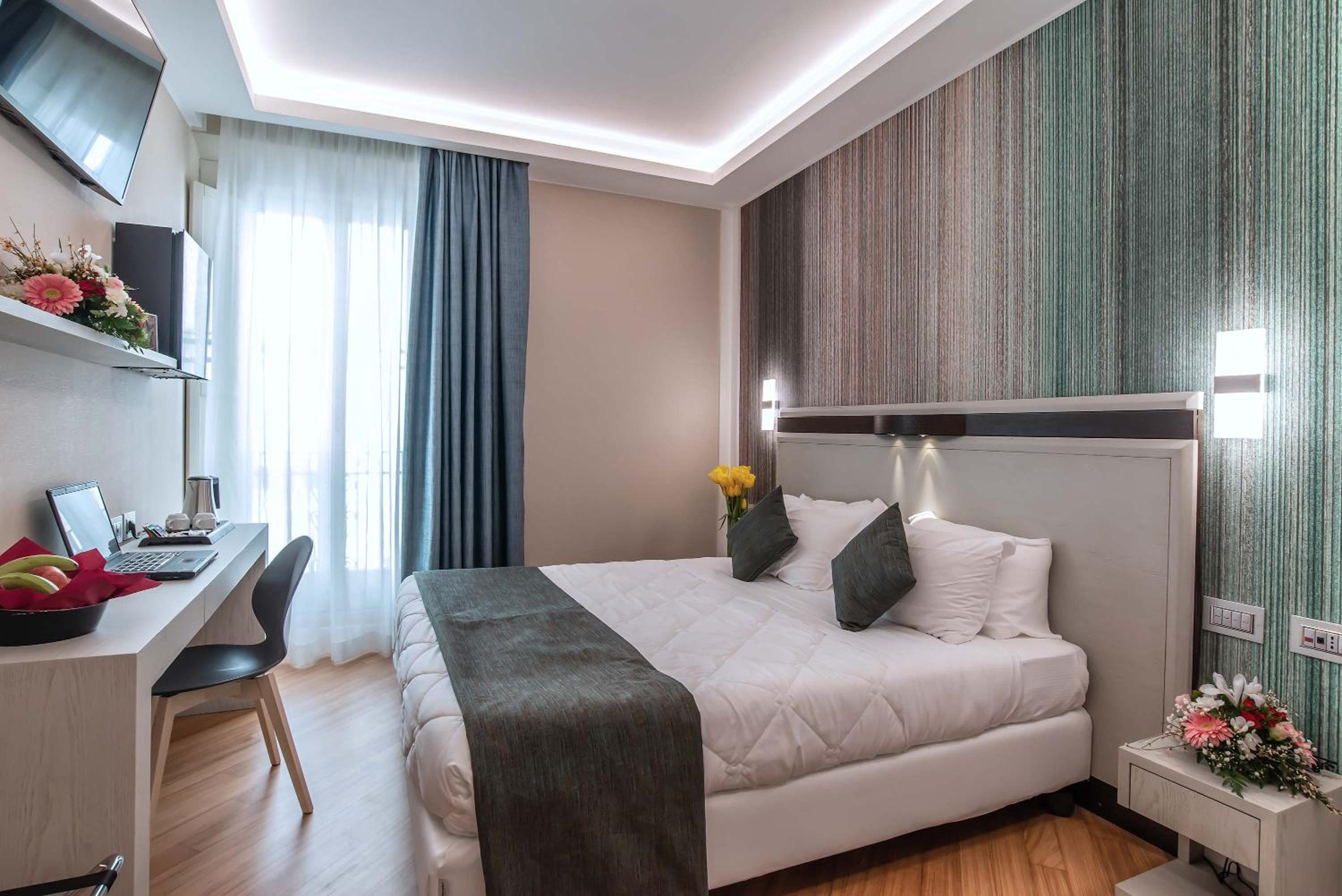 Triple Room thumbnail 5