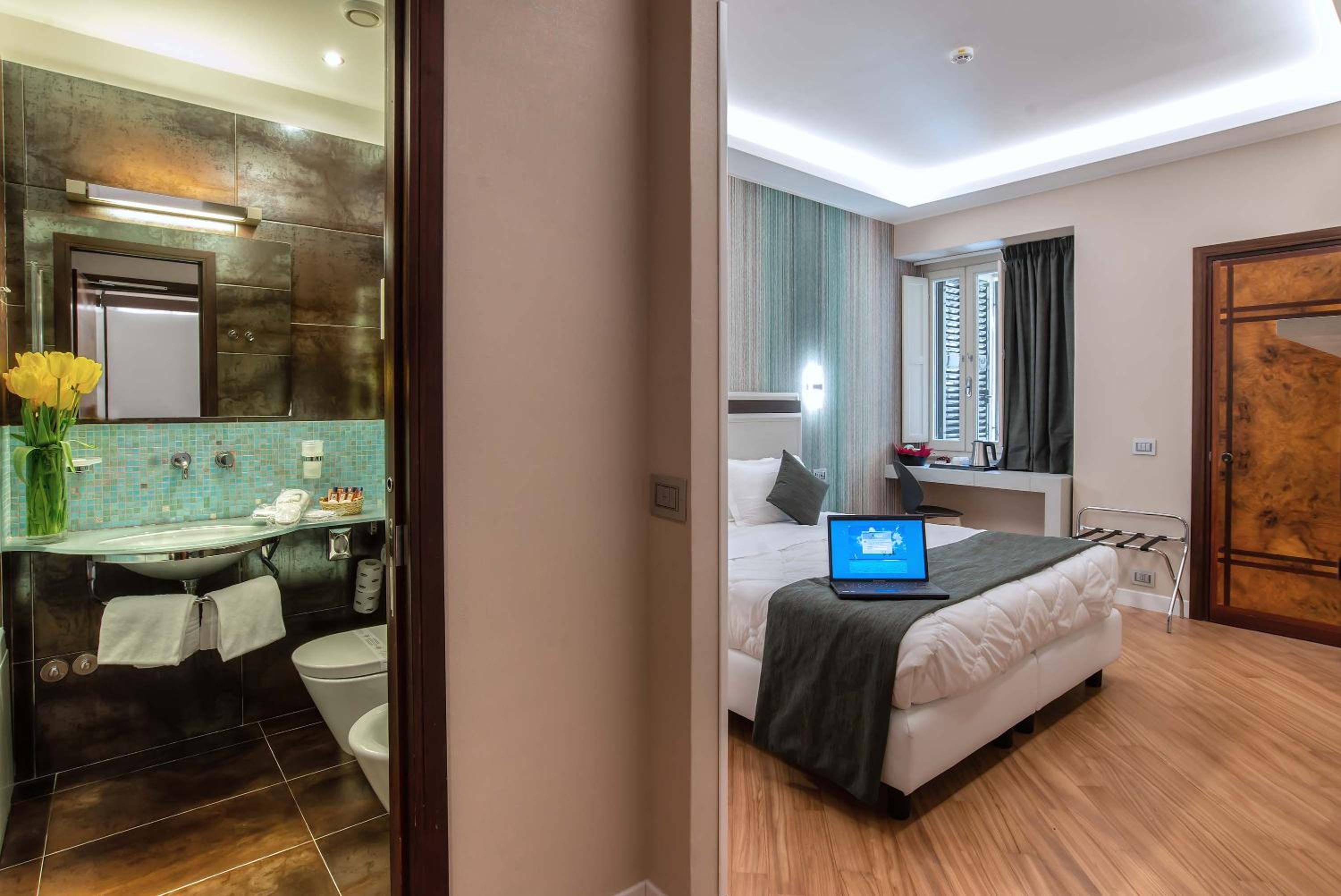 Double or Twin Room thumbnail 5