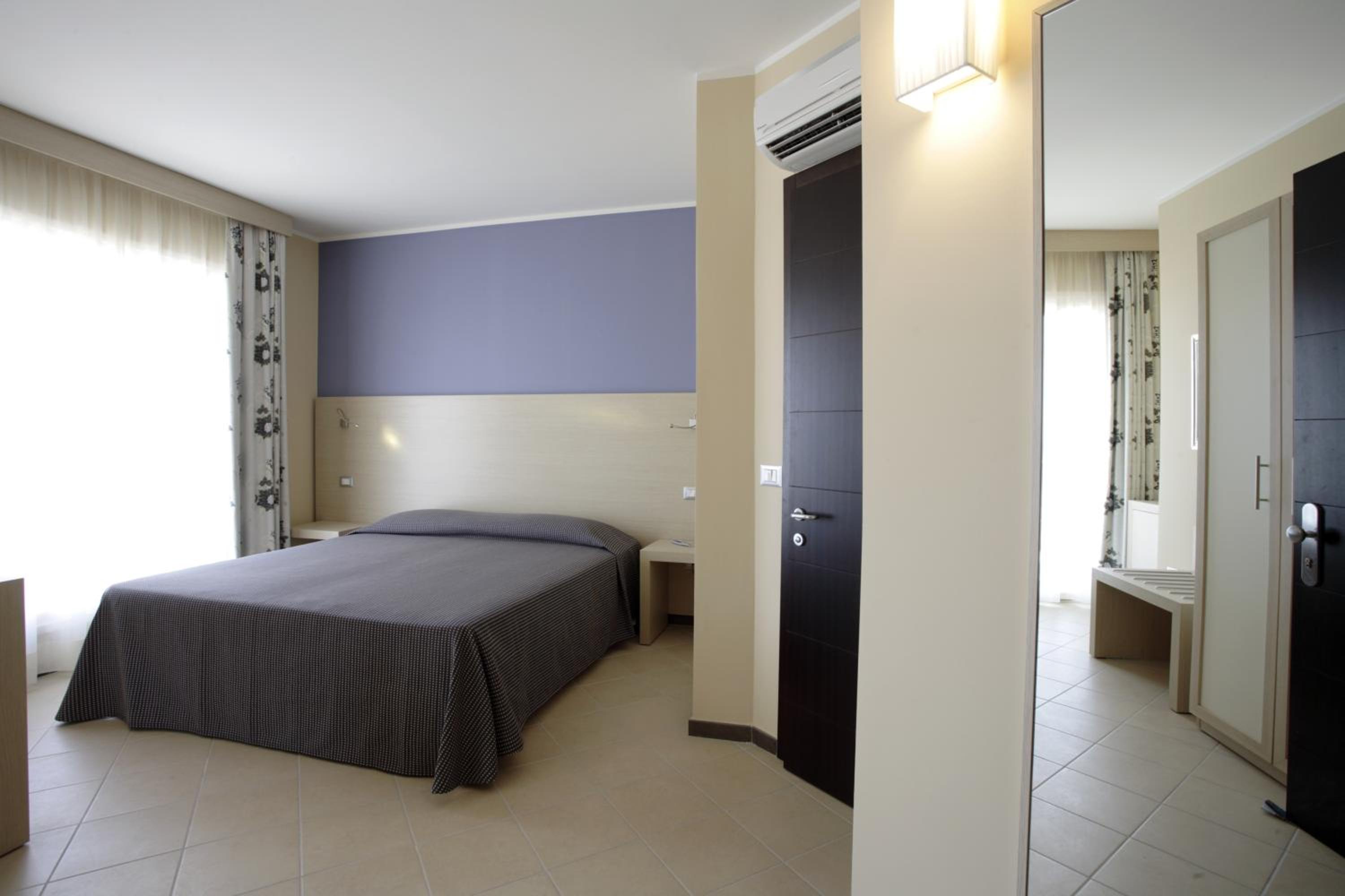 Superior Room with Terrace and Sea View - Photo 3