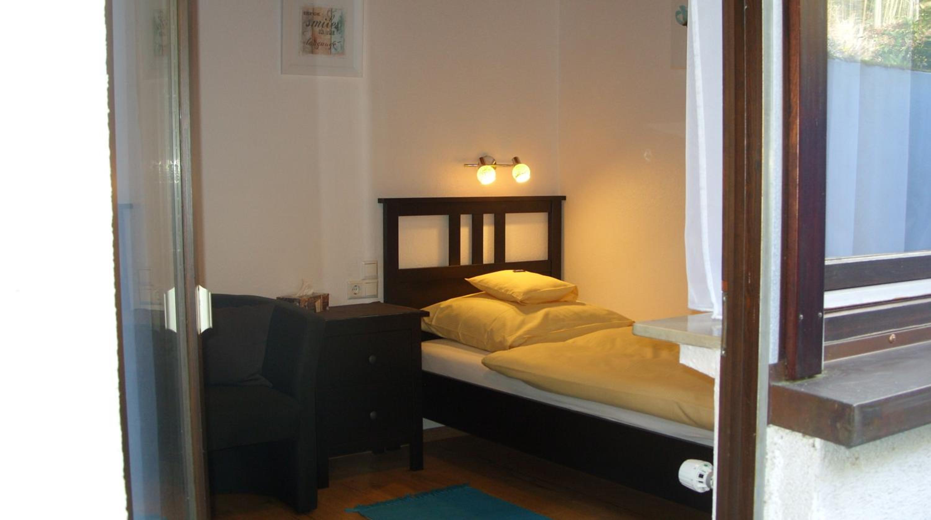 Single Room with Private En-suite Bathroom