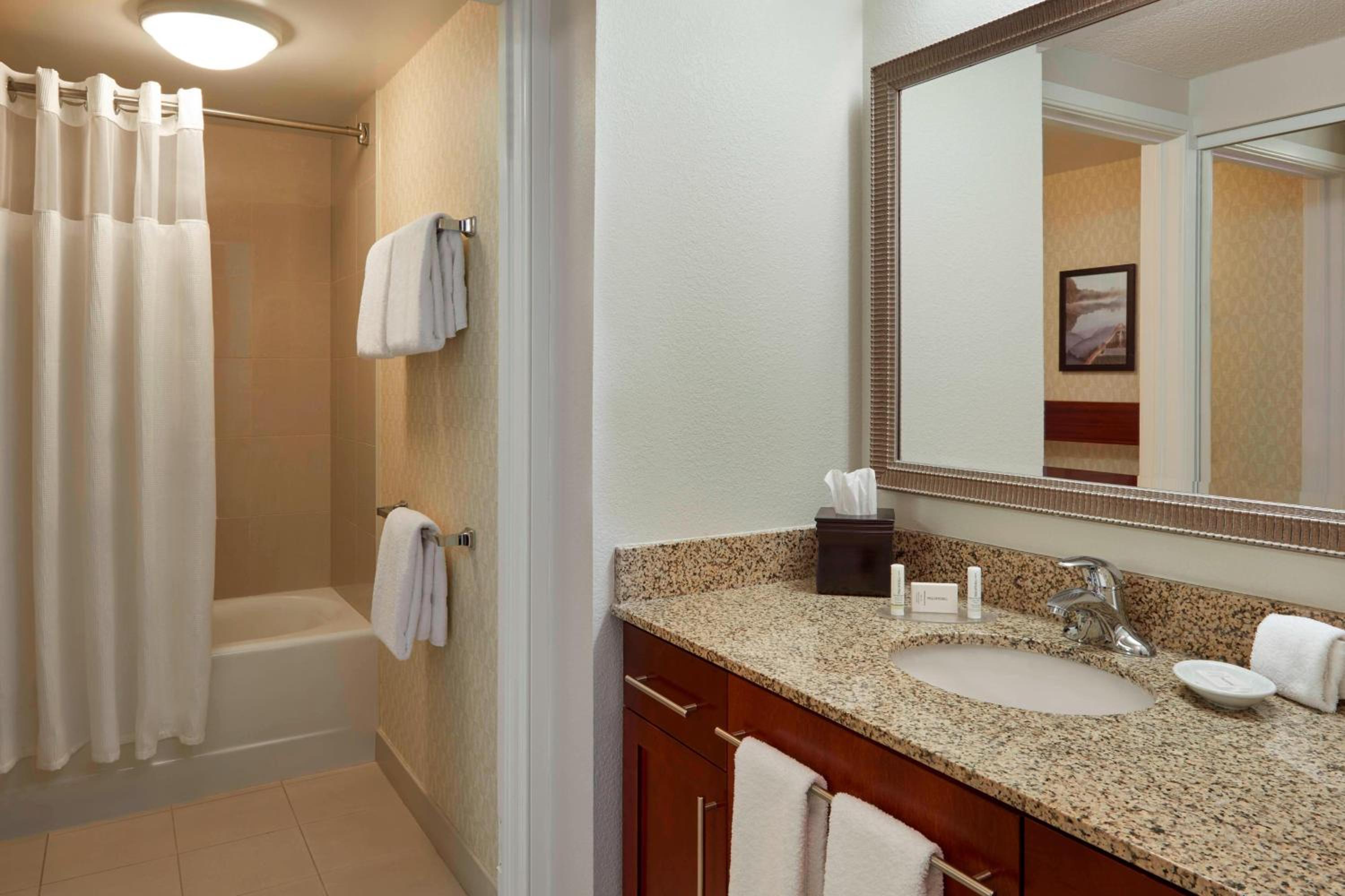 One-Bedroom King Suite - No Lake View