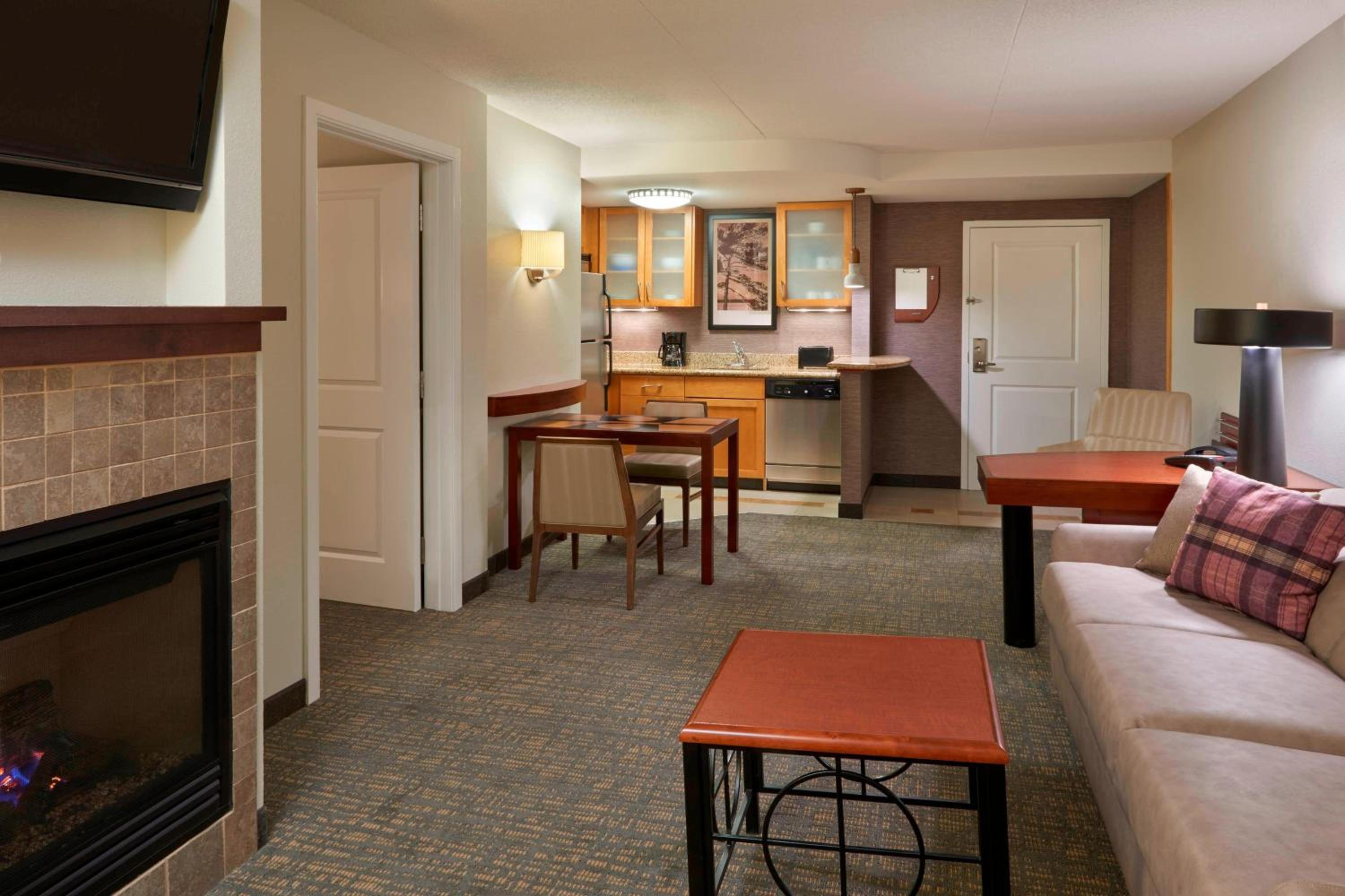 One-Bedroom King Suite with Lake View