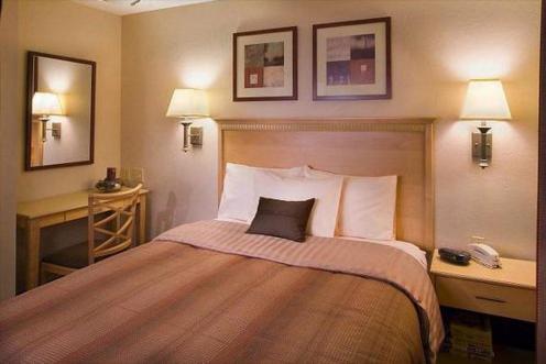 One-Bedroom King Suite - Photo 4