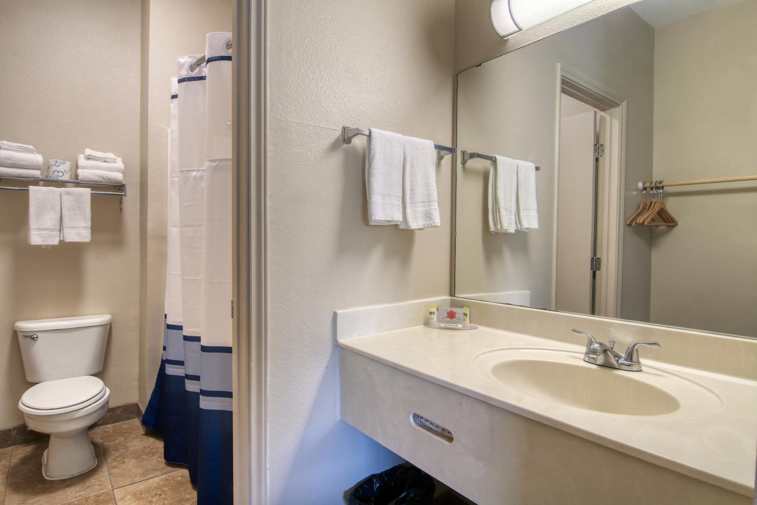 Budget Double Room - Photo 3