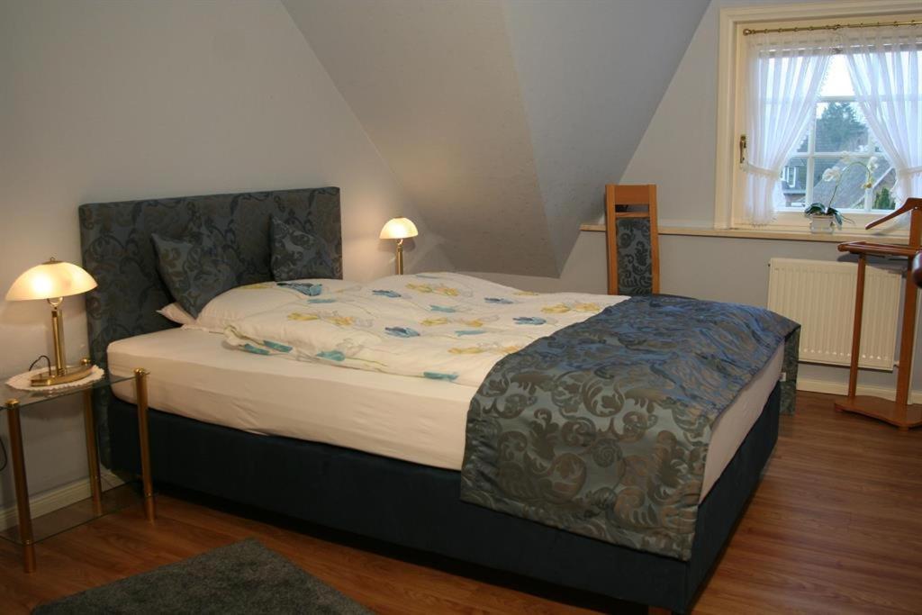 Apartment left photo 1