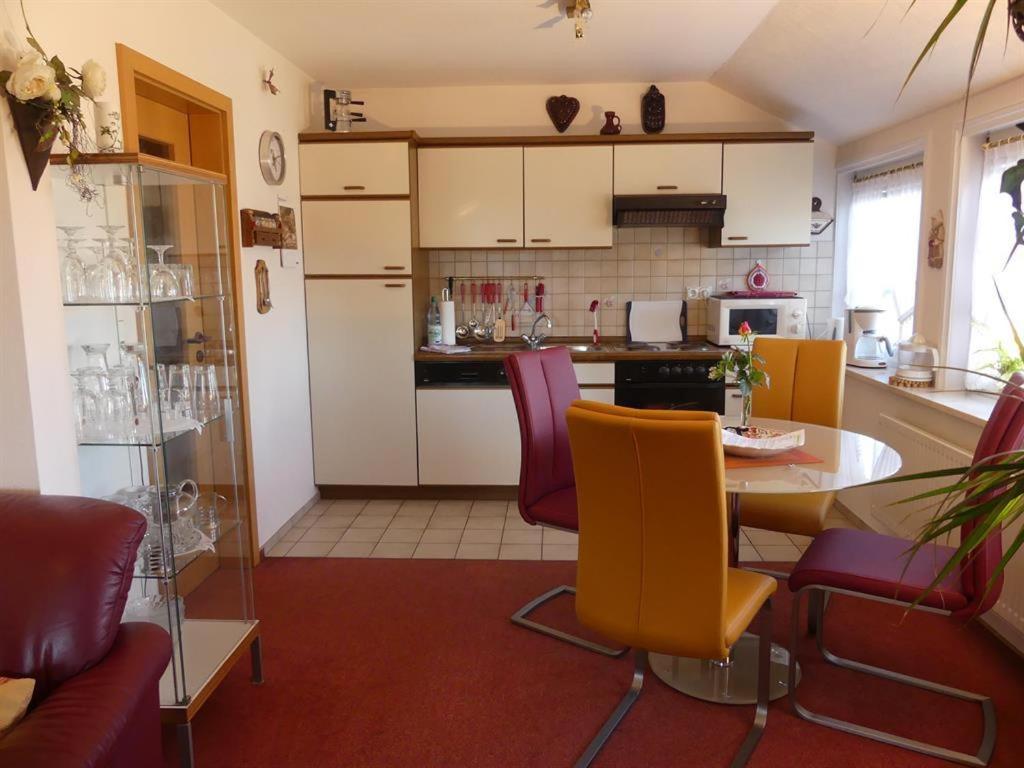 Apartment left photo 3