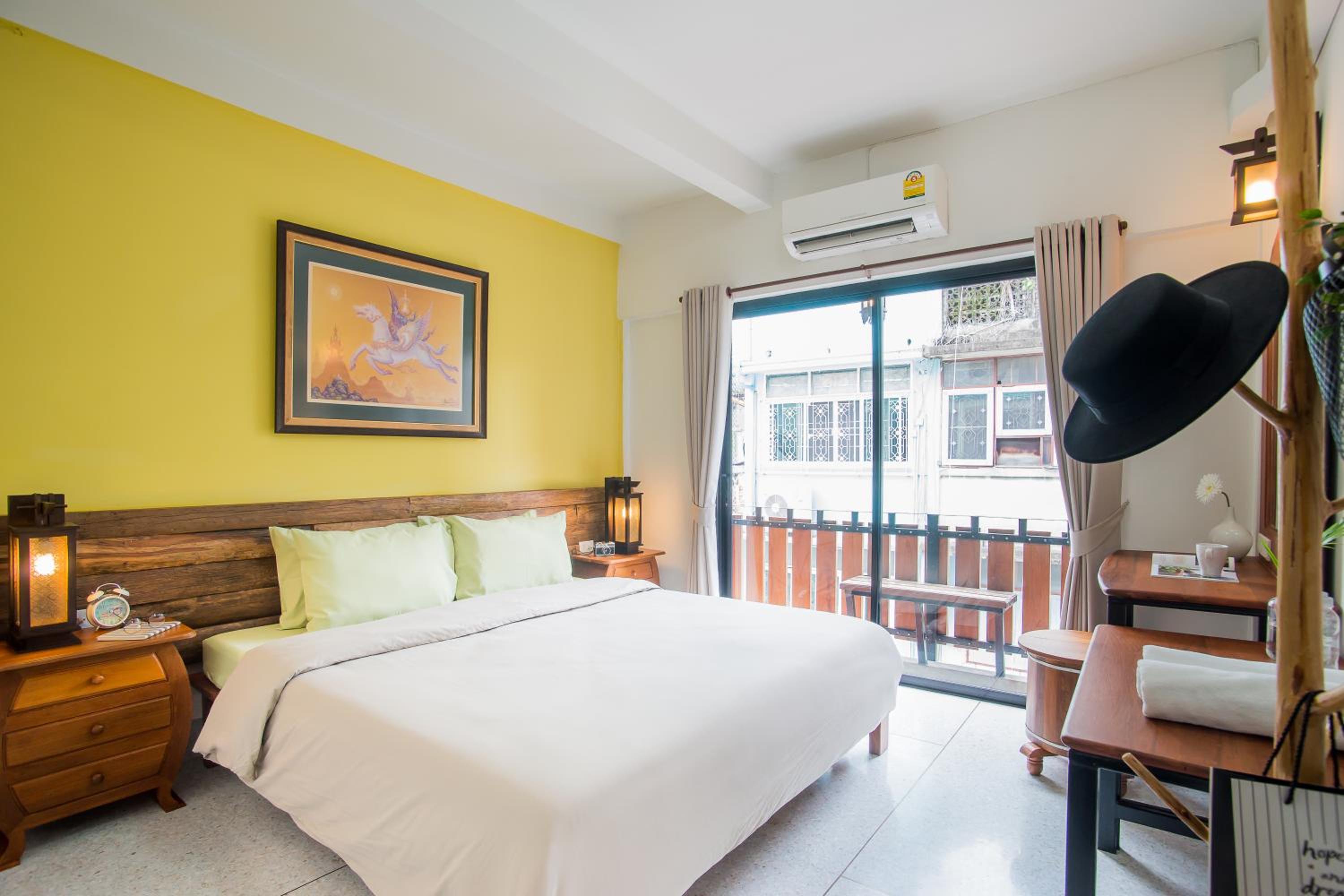 Double Room with Shared bathroom - No Window photo 1