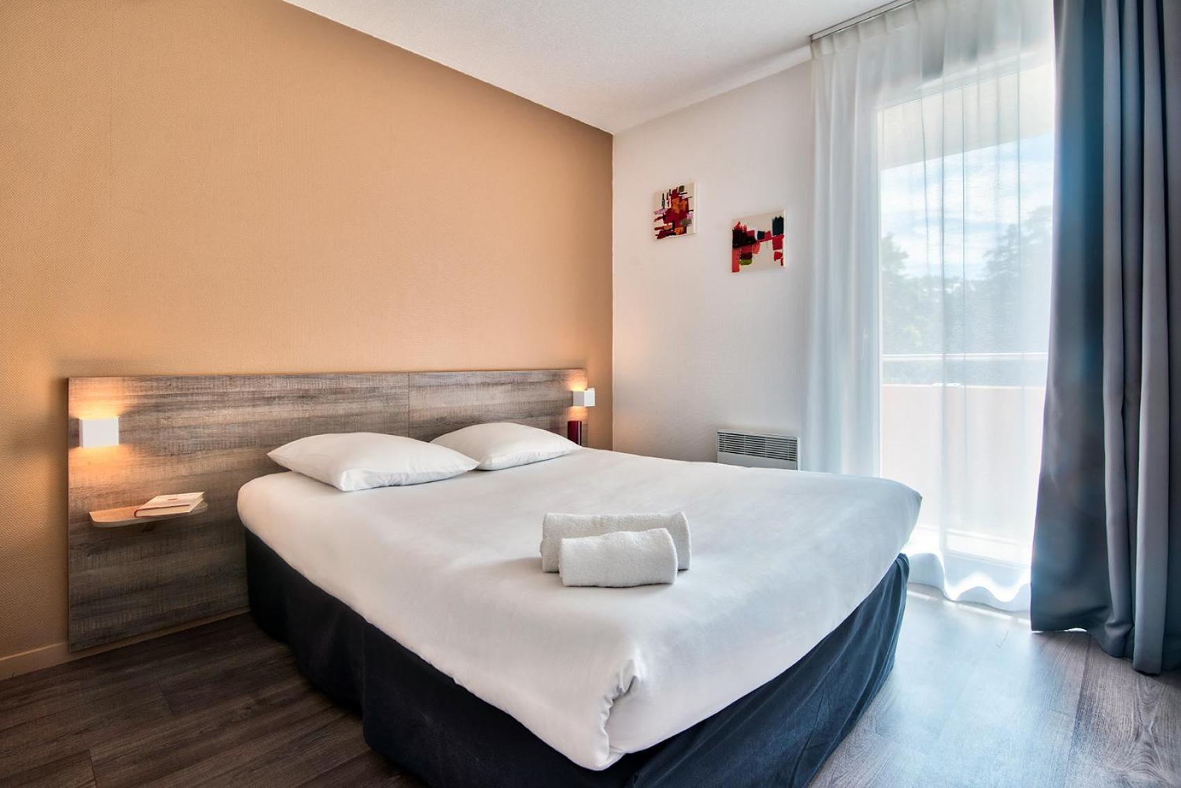 One-Bedroom Apartment - Photo 1
