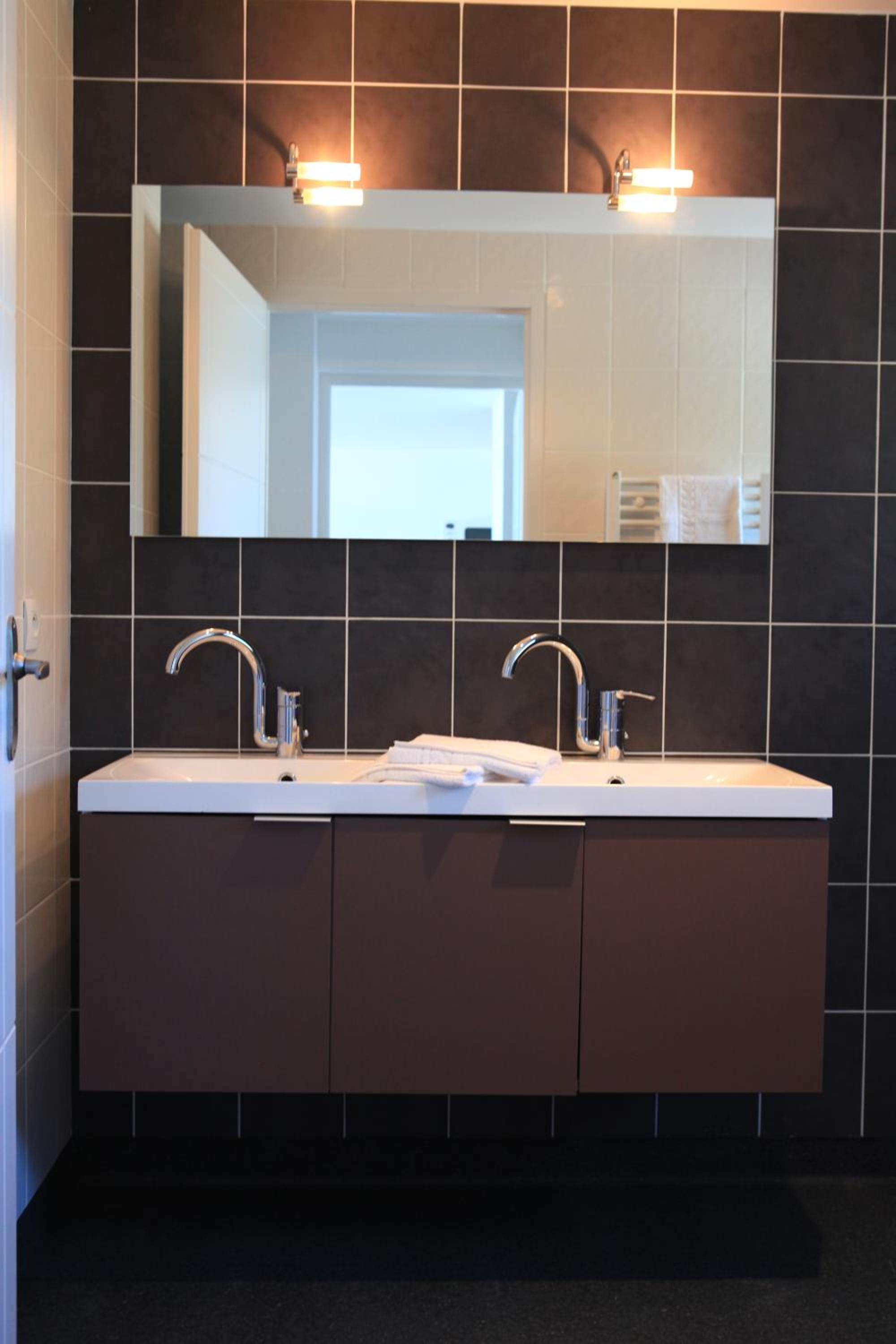 Two-Bedroom Apartment with Sea View - Photo 16