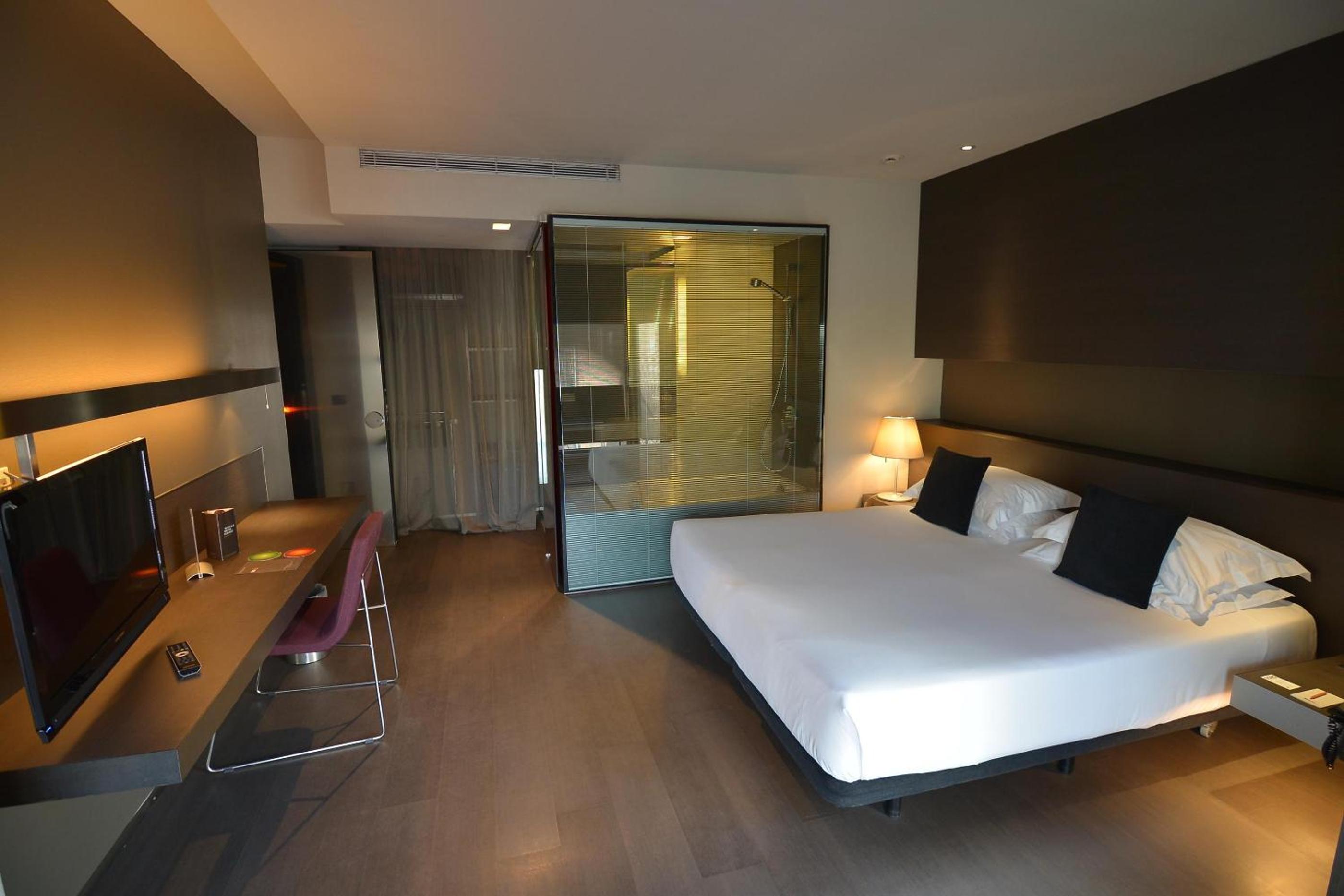 Double or Twin Room thumbnail 6