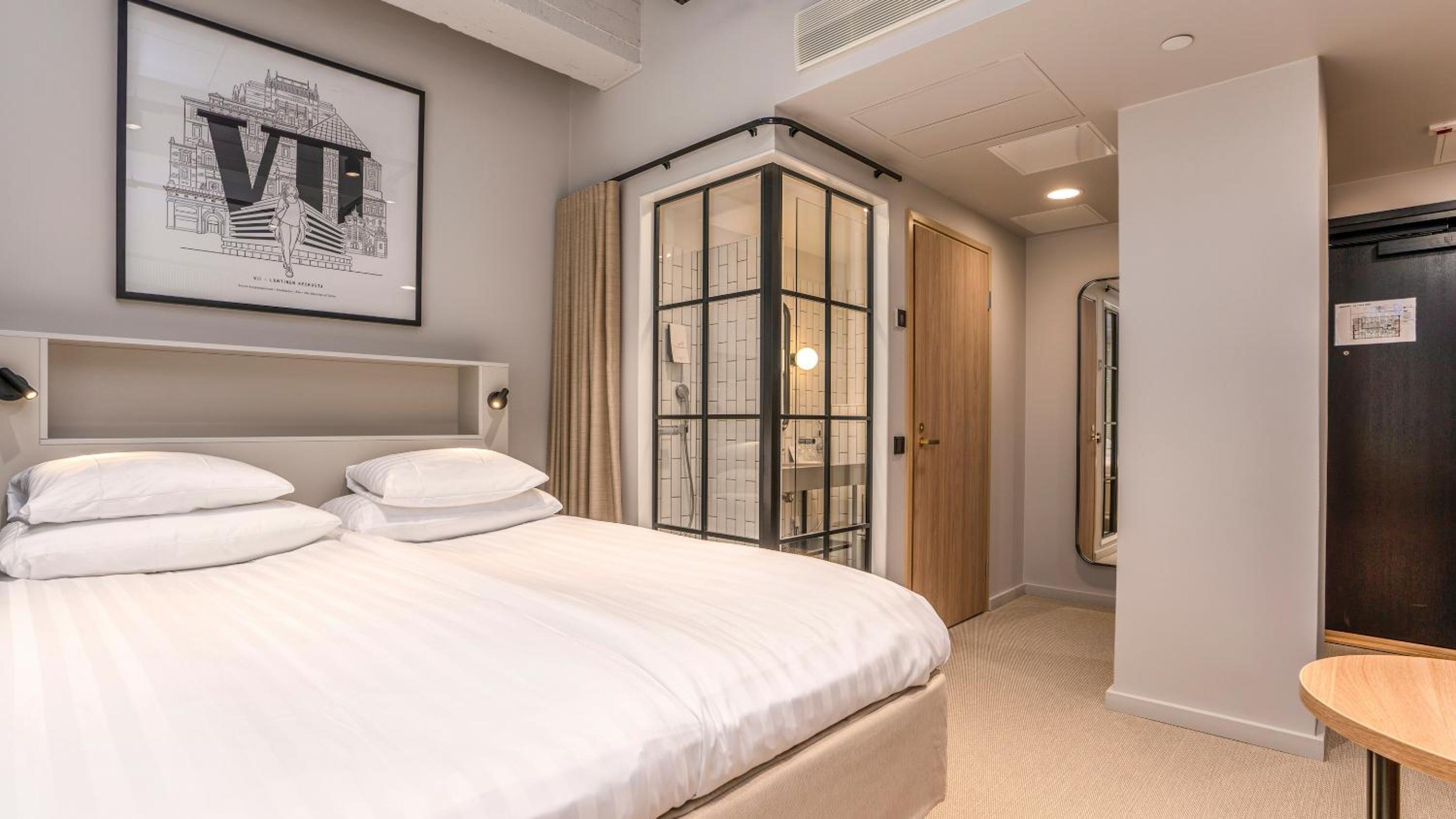 Standard Queen Room