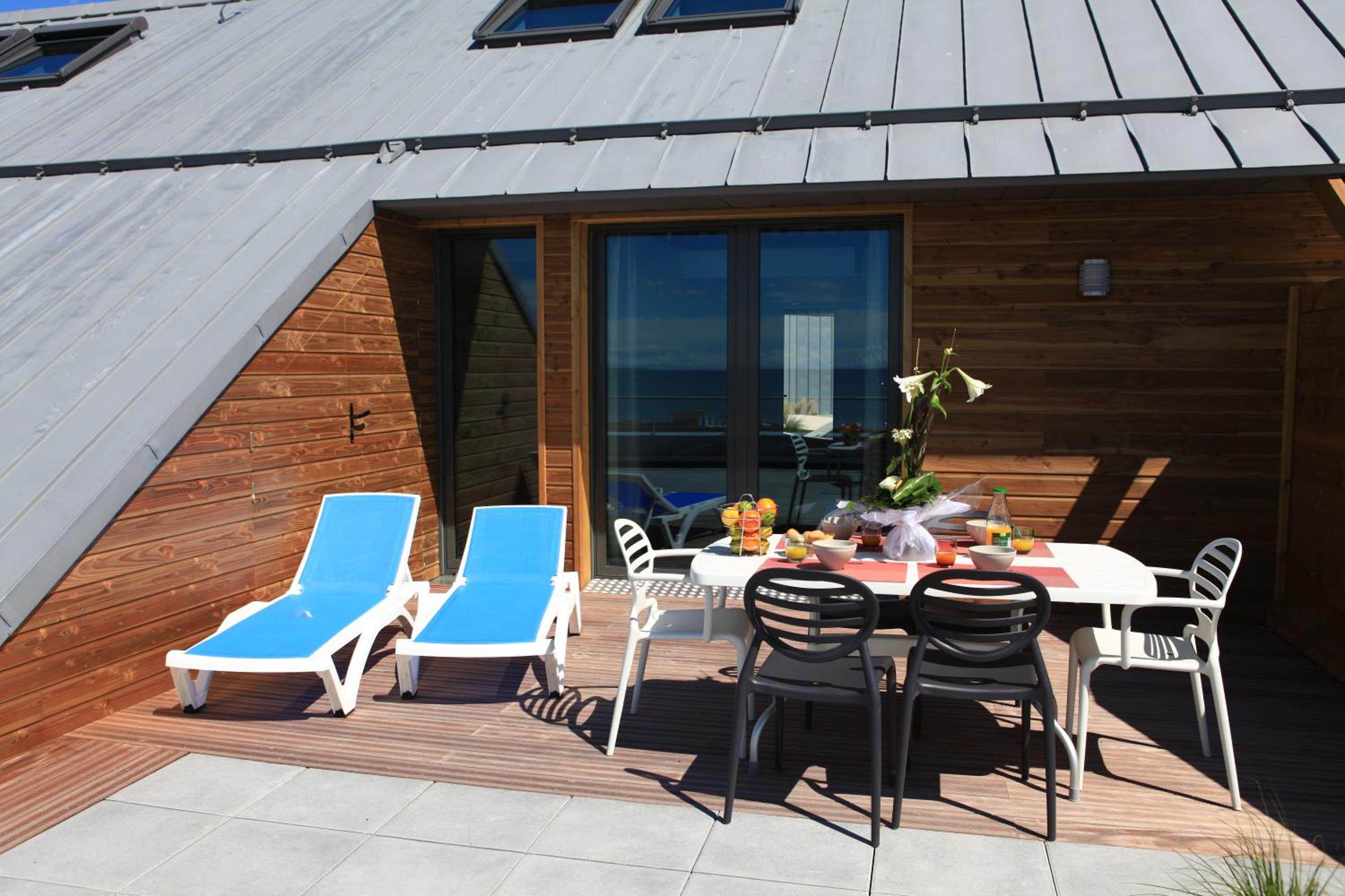 Two-Bedroom Apartment with Partial Sea View - Photo 14