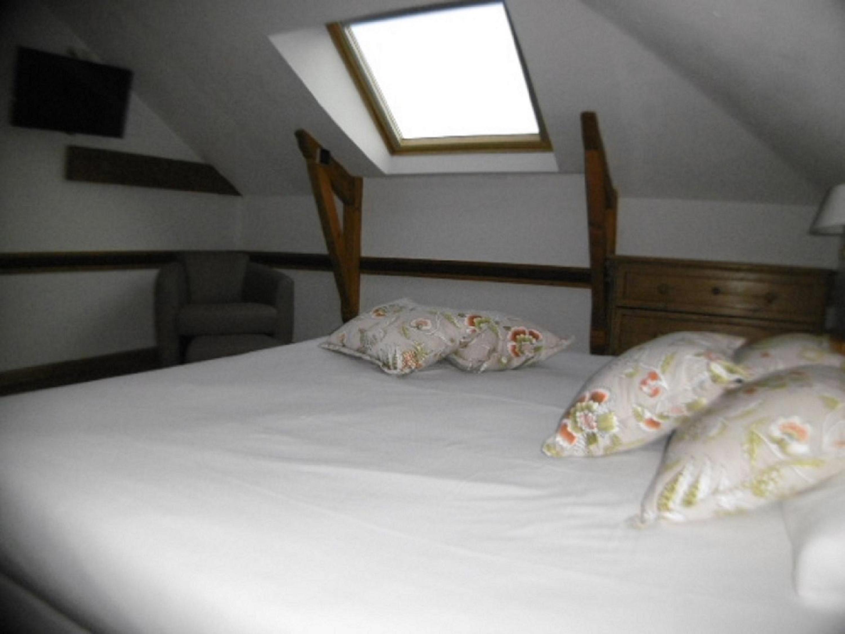 Standard Double Room - Photo 2