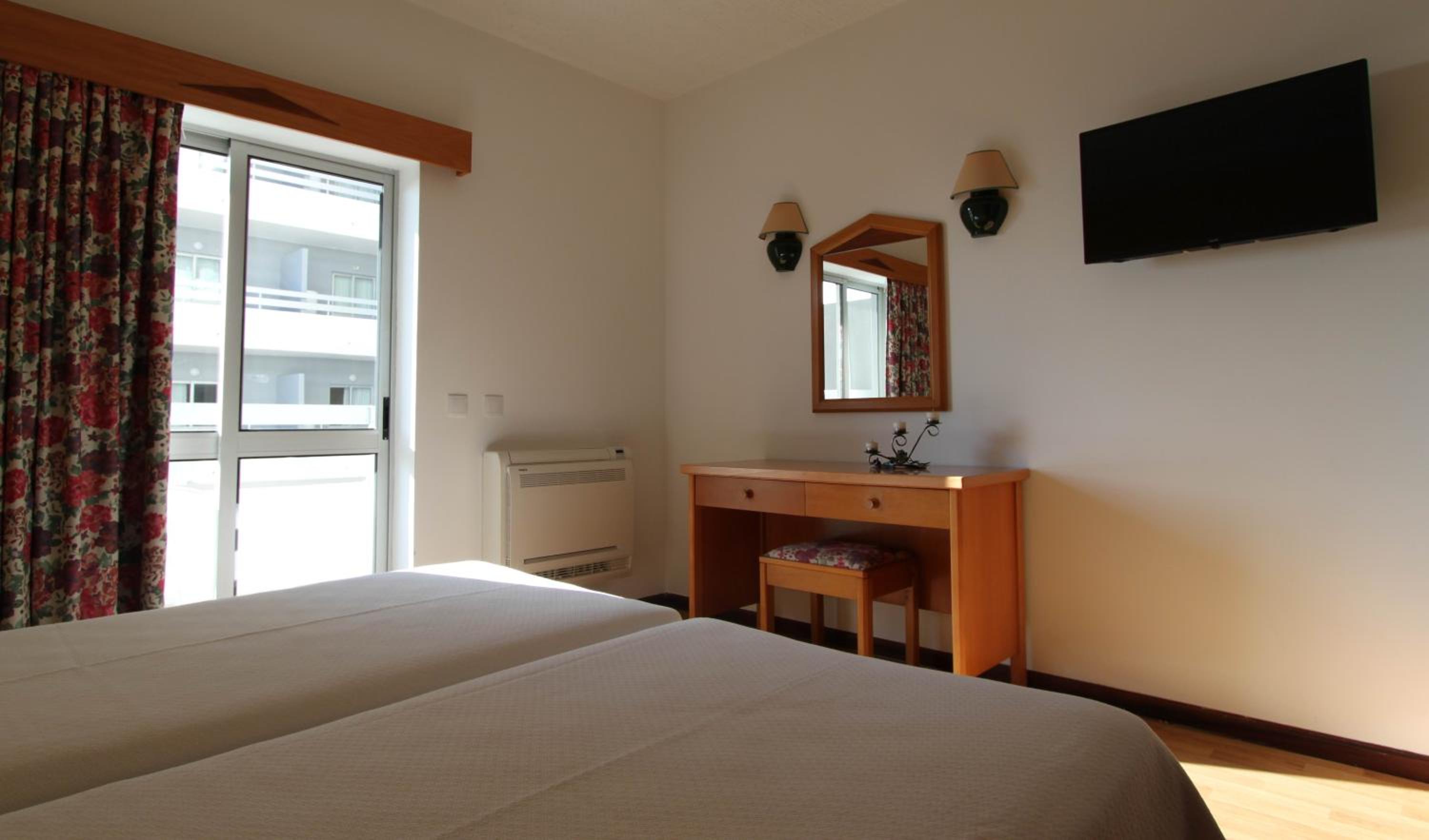 Twin Room with Partial Sea View photo 1