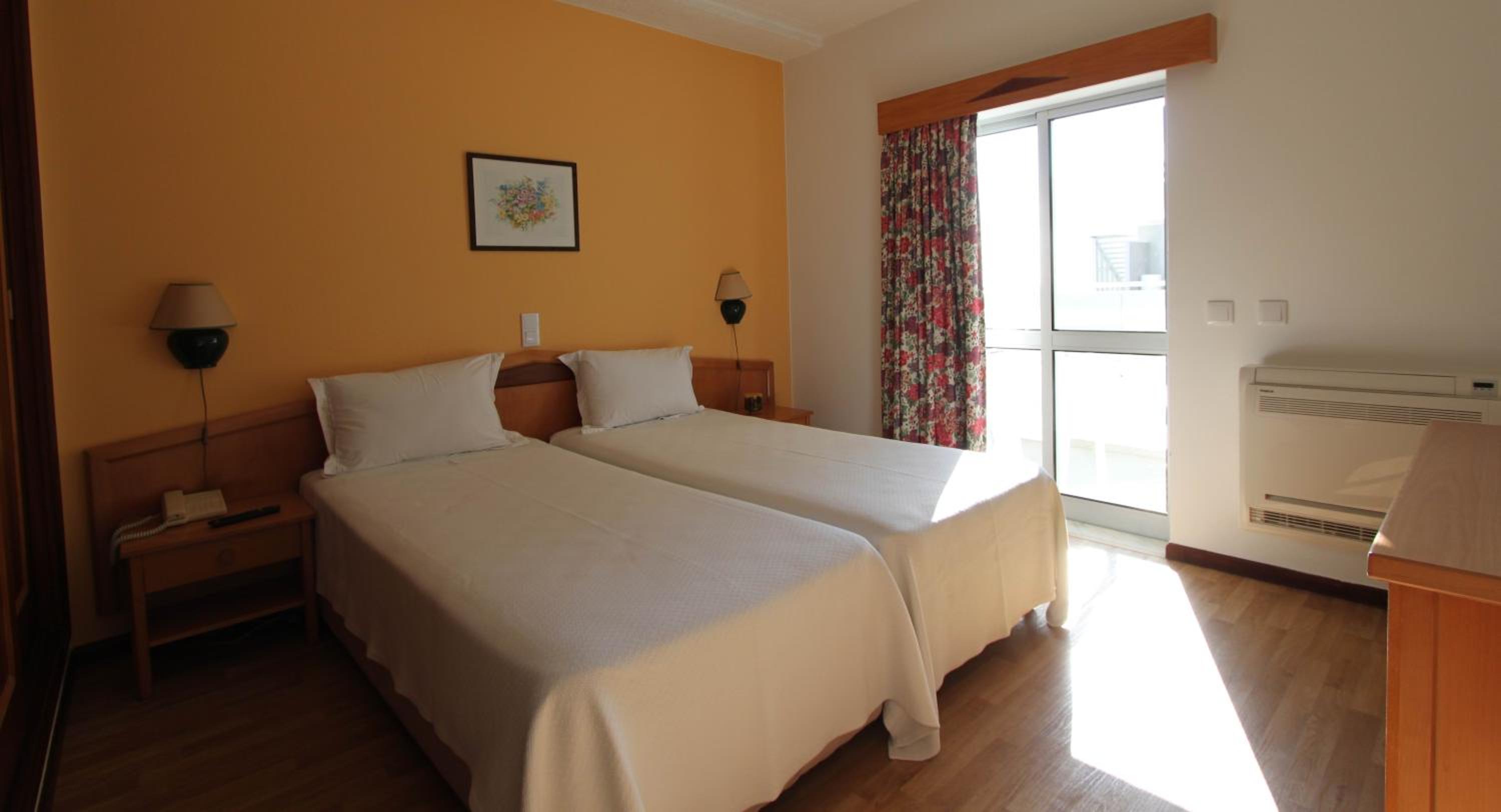 Twin Room with Partial Sea View photo 2