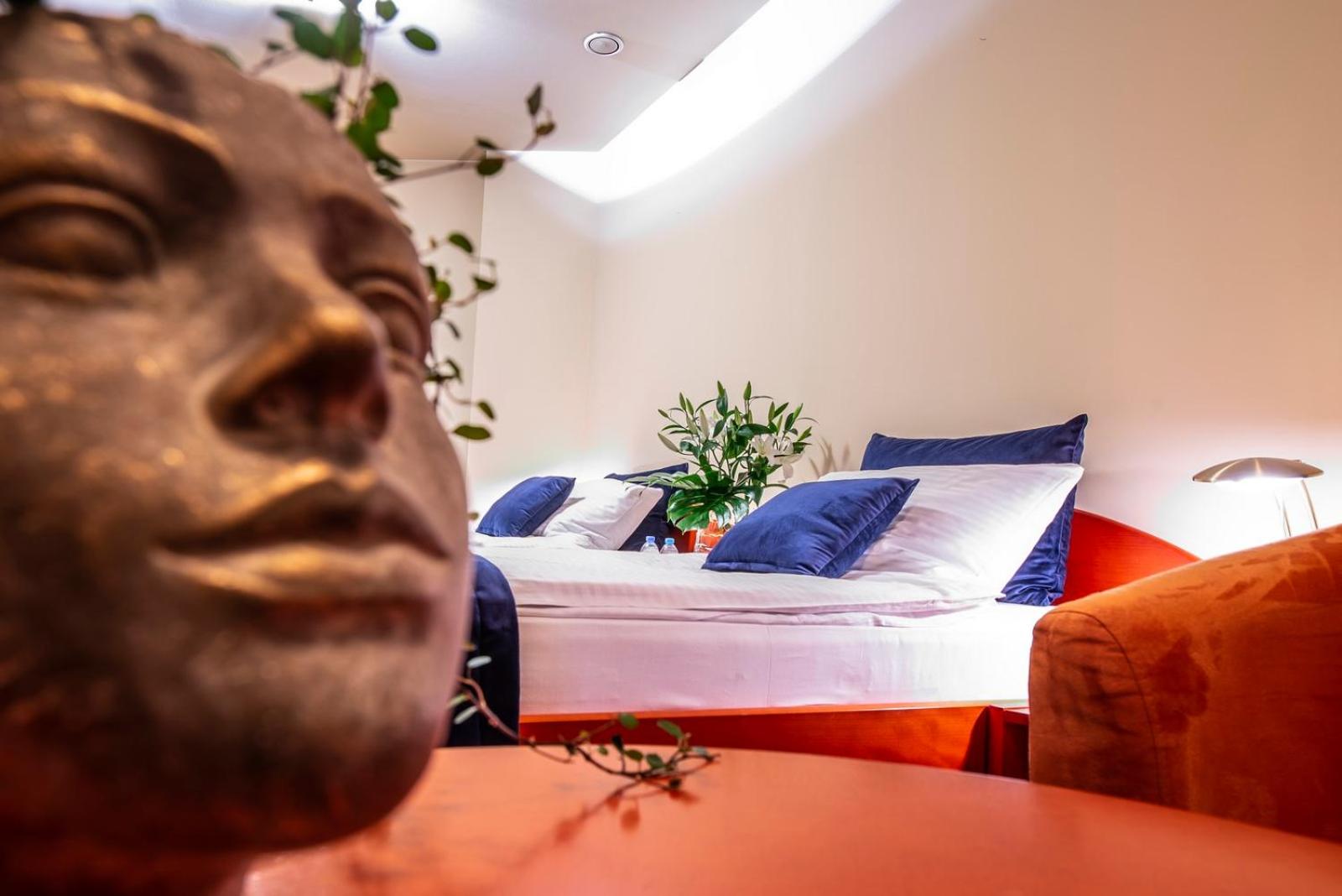 Double Room - Photo 6