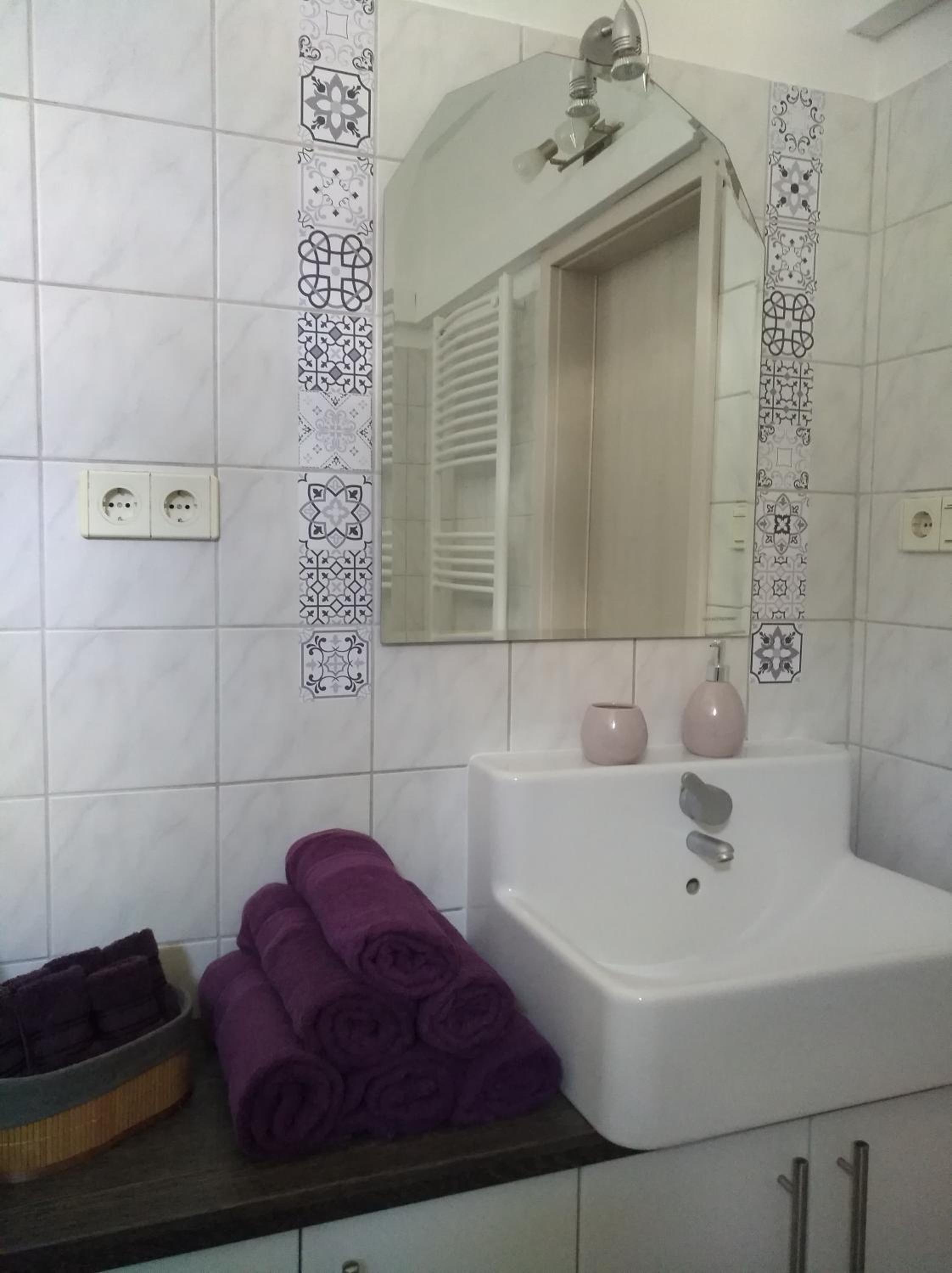 Three-Bedroom Apartment with Balcony - Photo 17