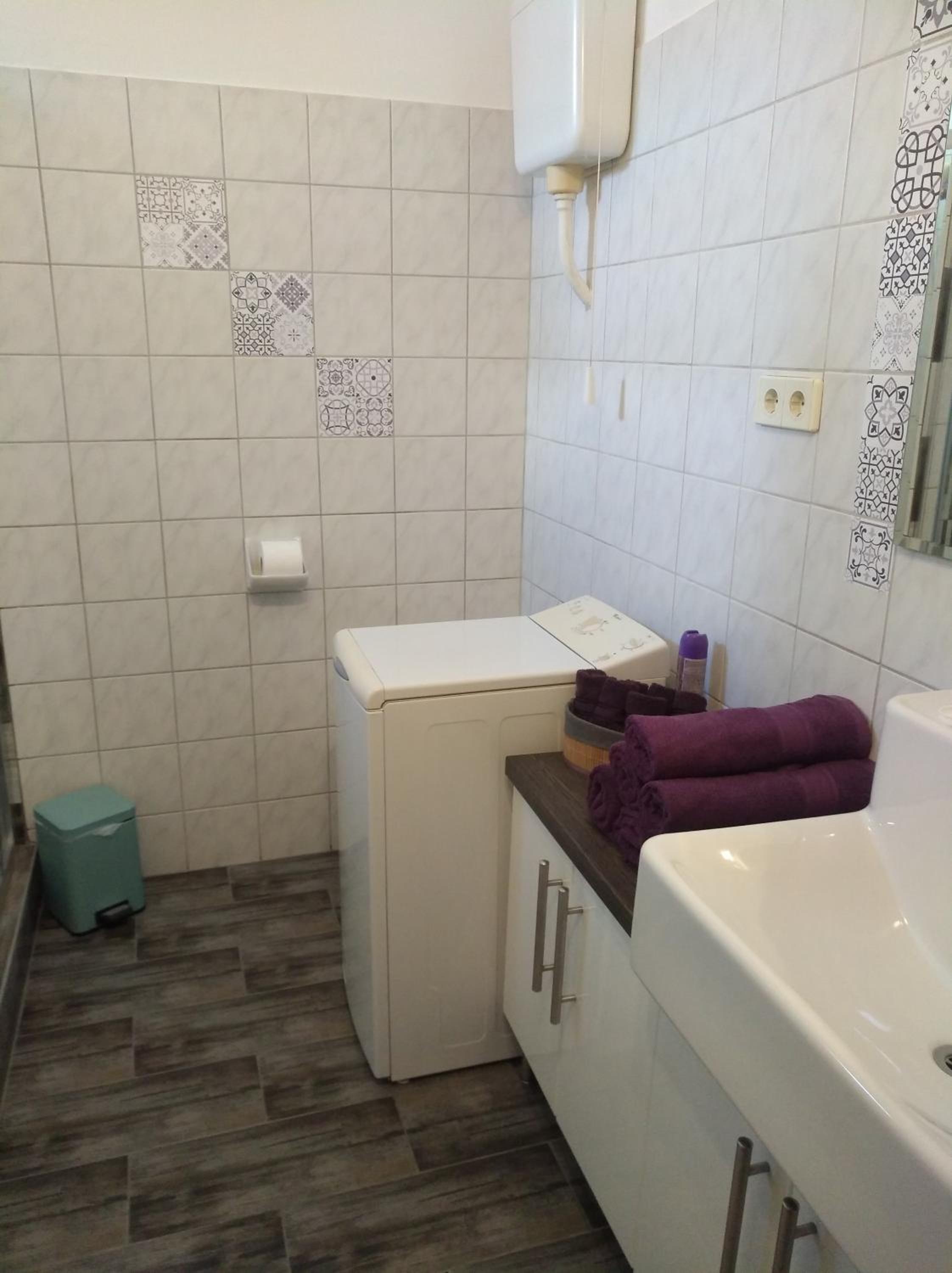 Three-Bedroom Apartment with Balcony - Photo 18