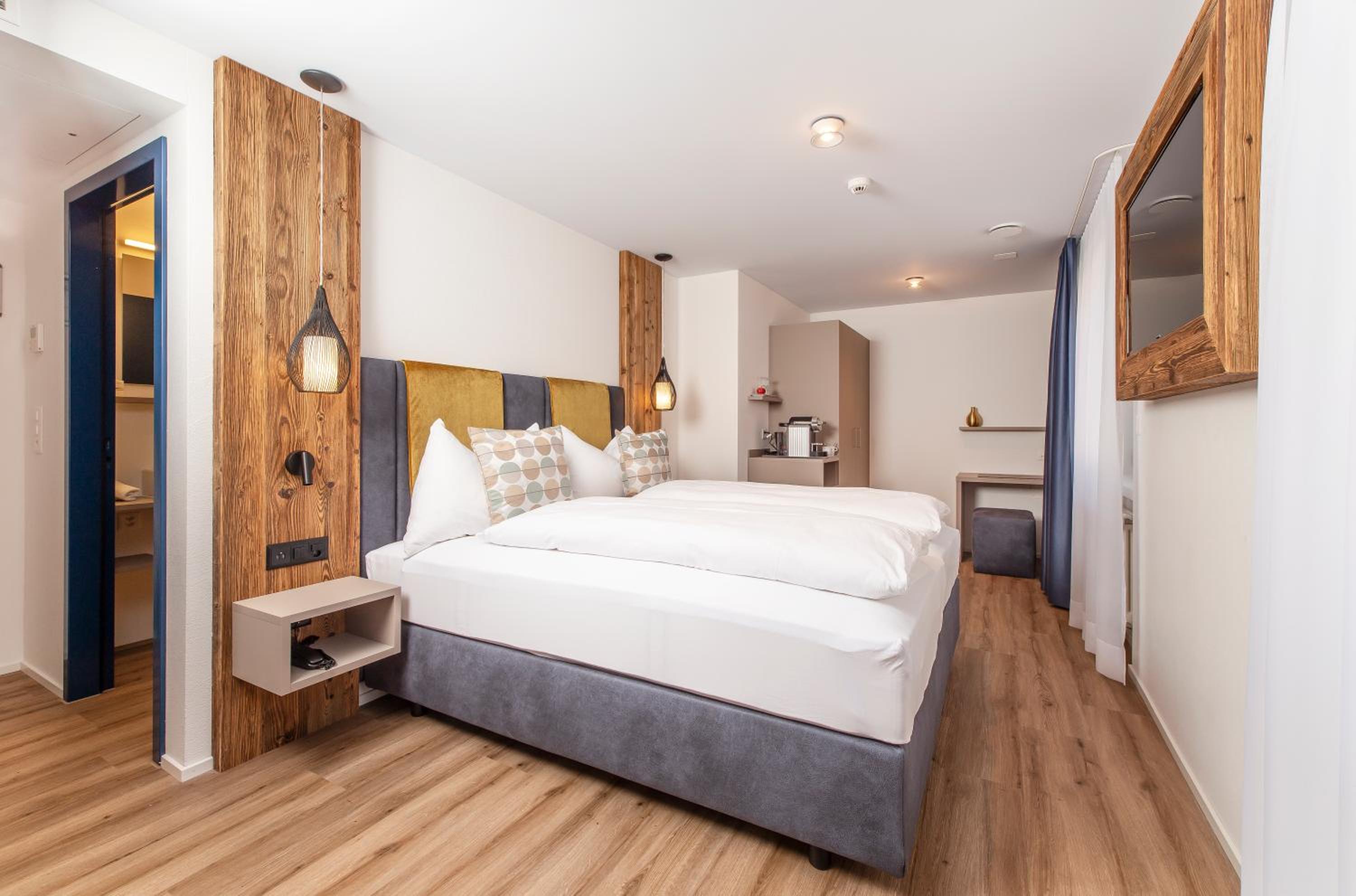 Standard Double Room - Photo 12