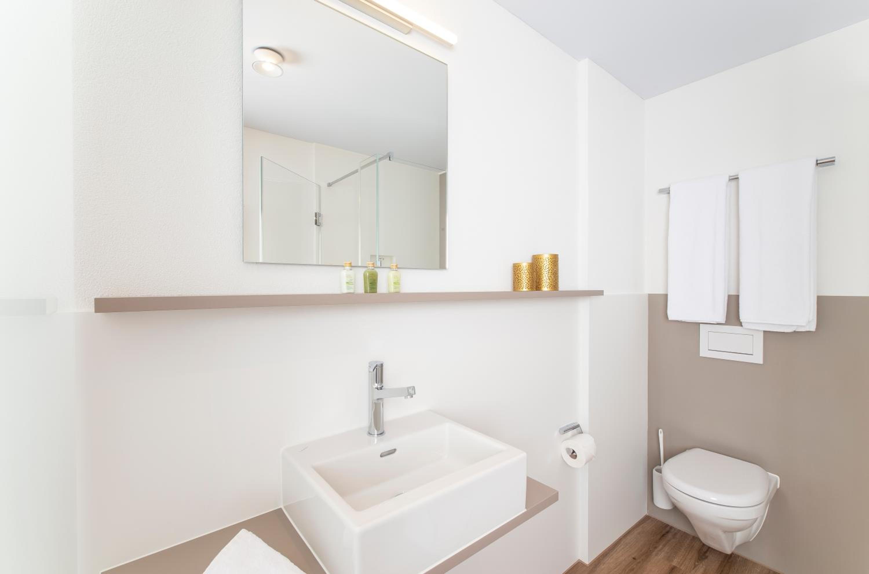 Standard Double Room - Photo 13