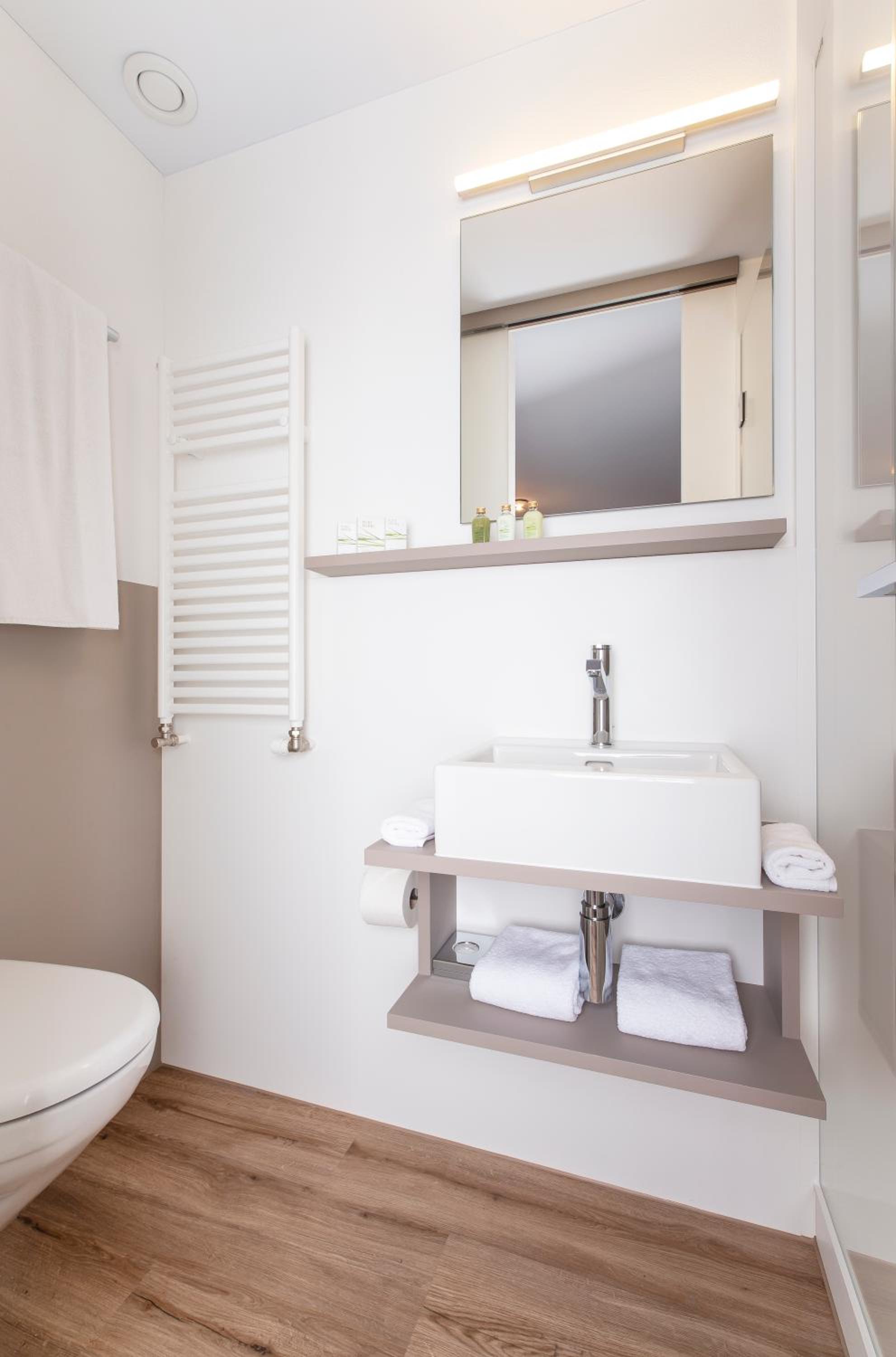 Standard Double Room - Photo 9