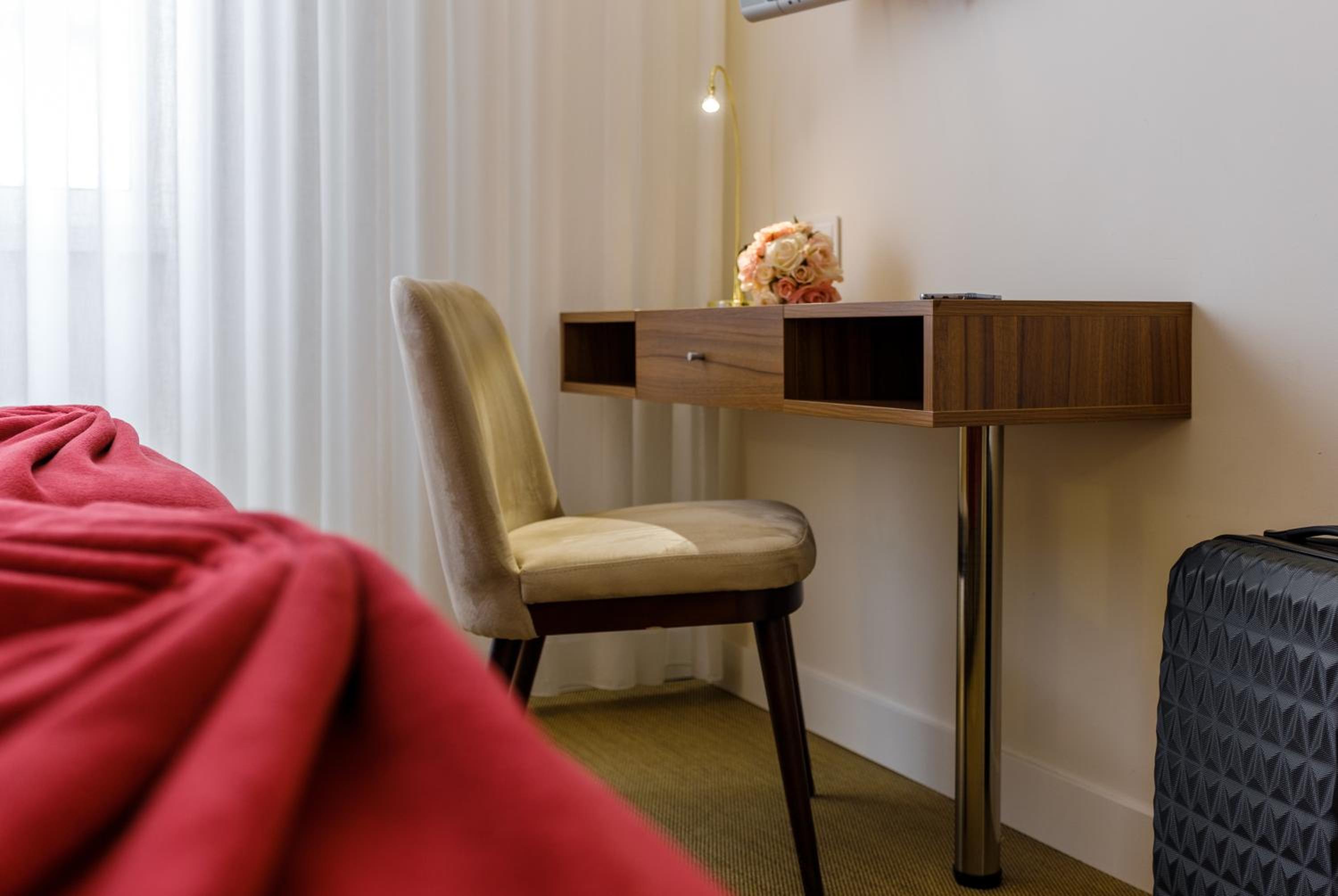 Single Room thumbnail 6