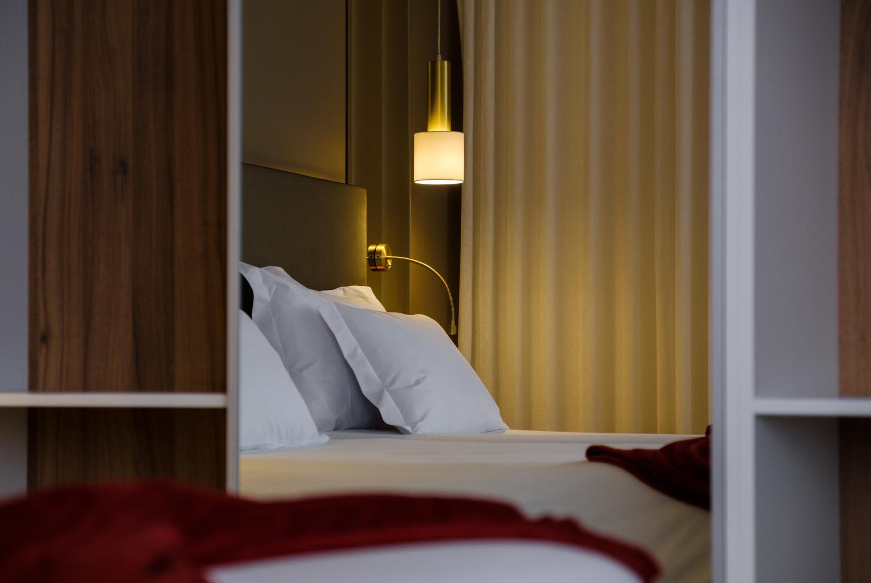 Single Room thumbnail 5