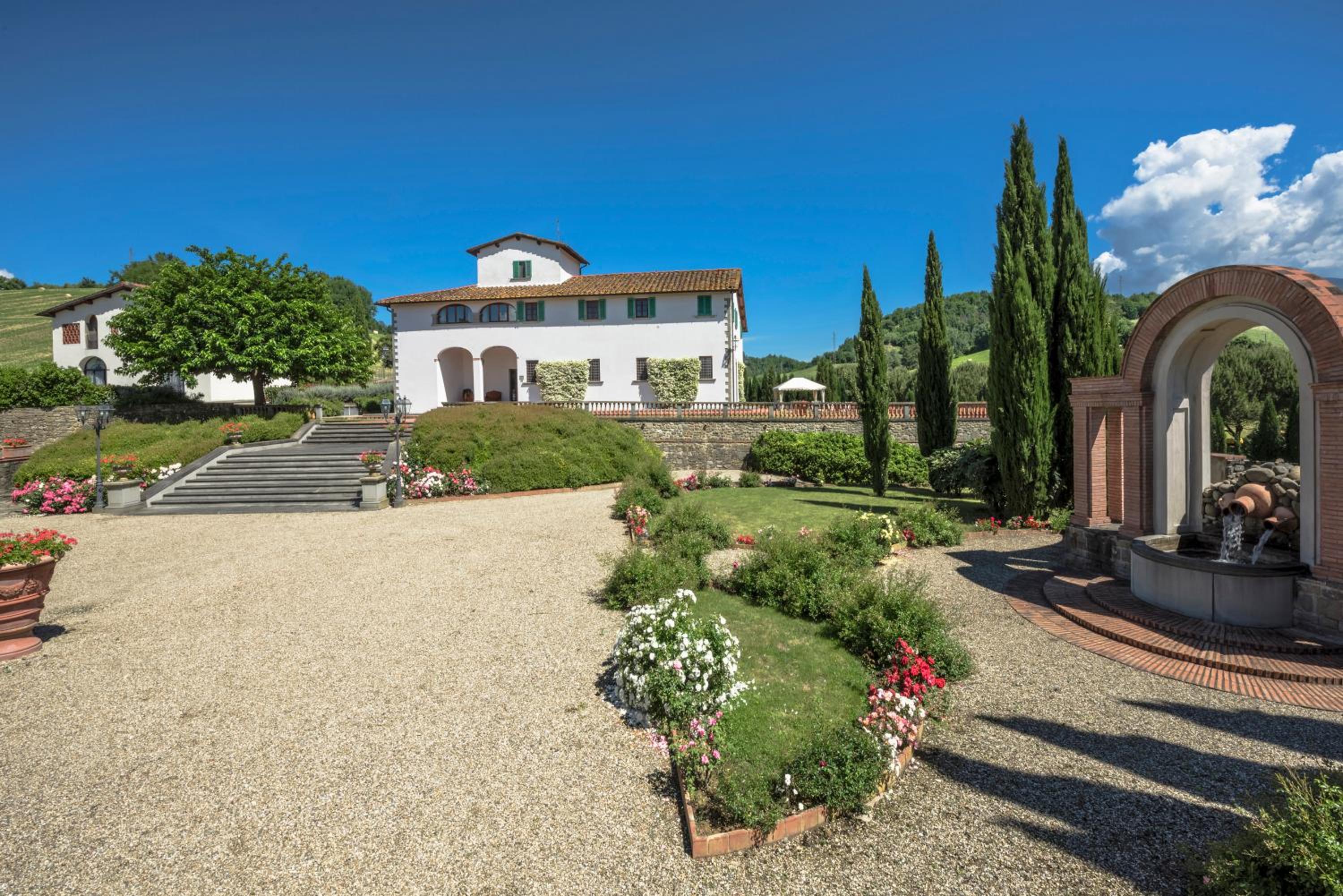 Villa photo 2