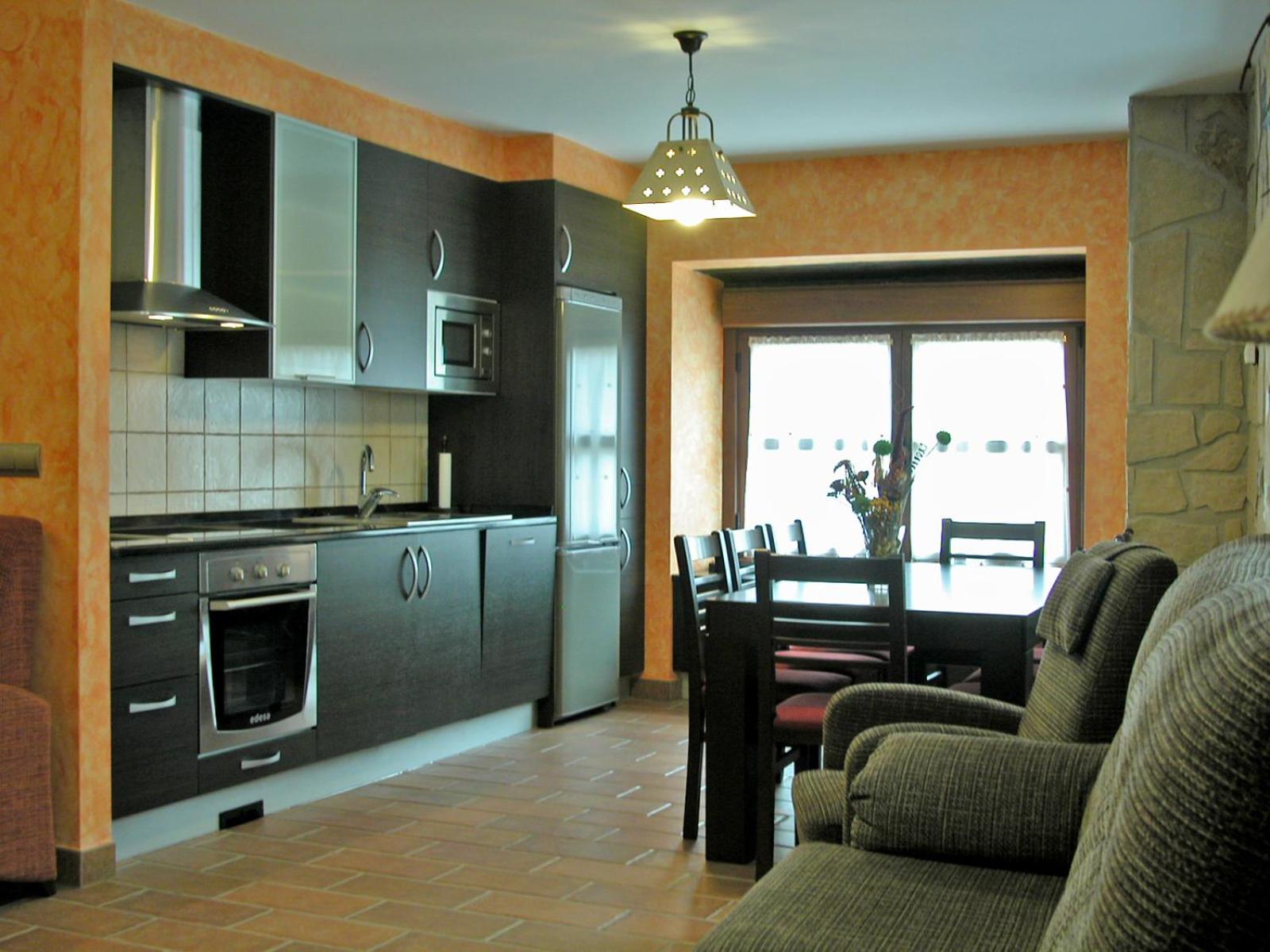 Five-Bedroom House photo 3