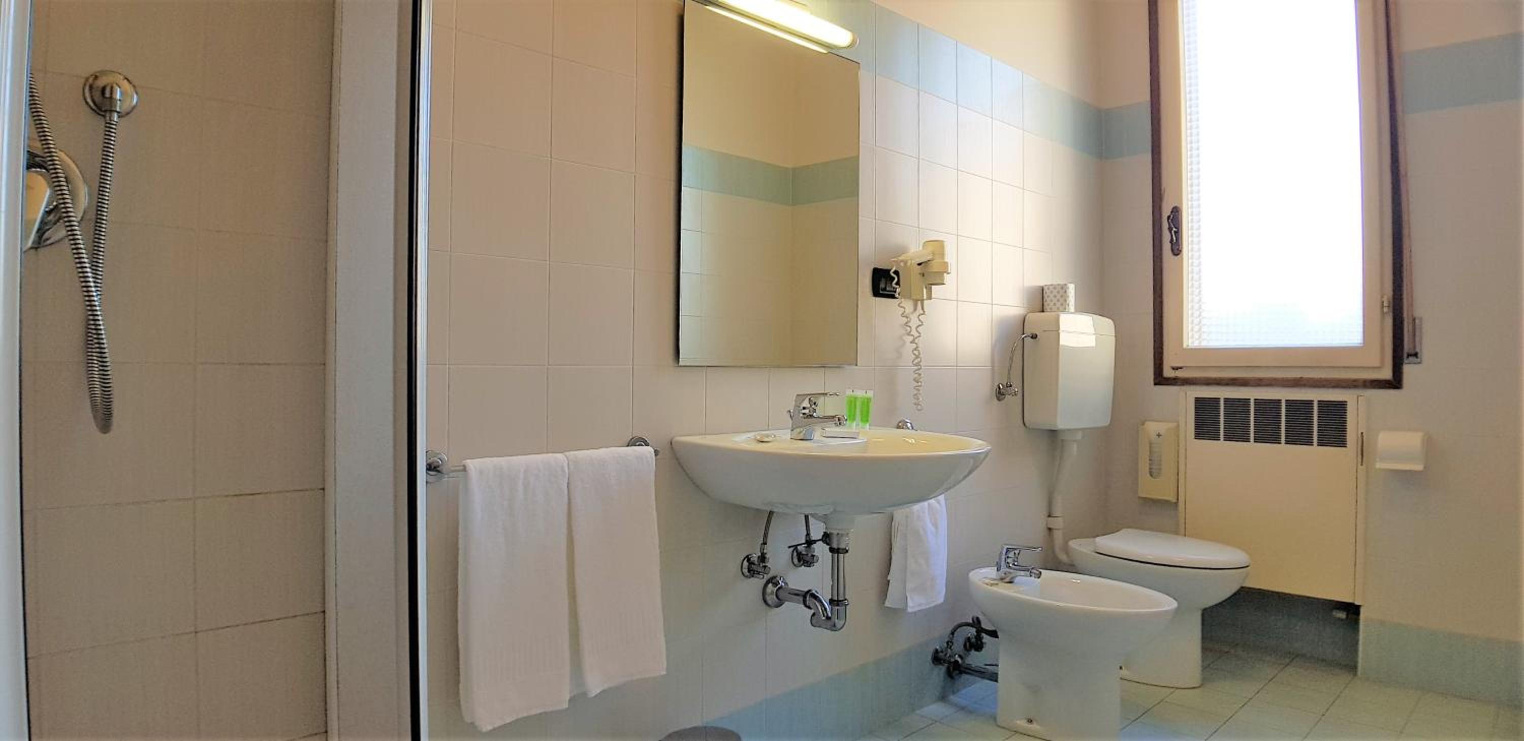 Standard Double or Twin Room photo 3