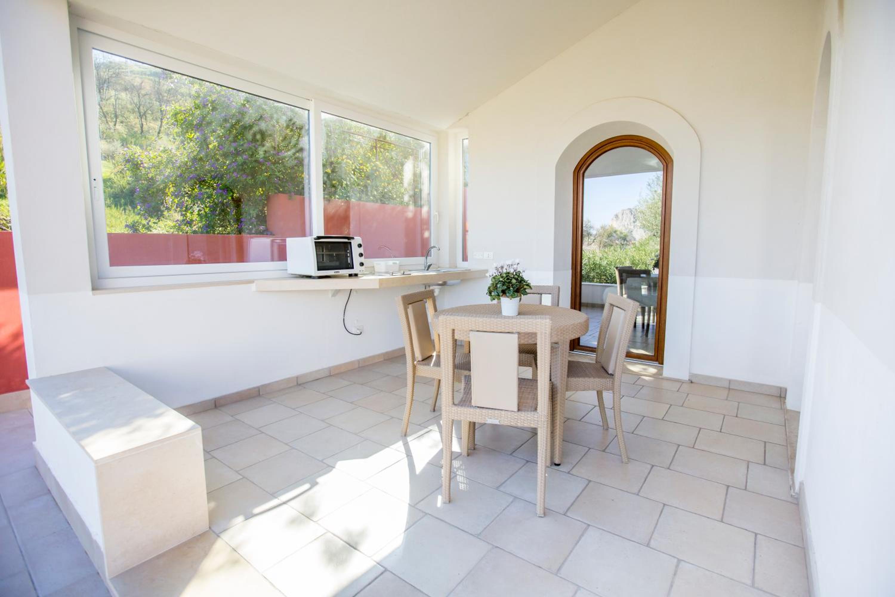 One-Bedroom Apartment with Patio photo 2