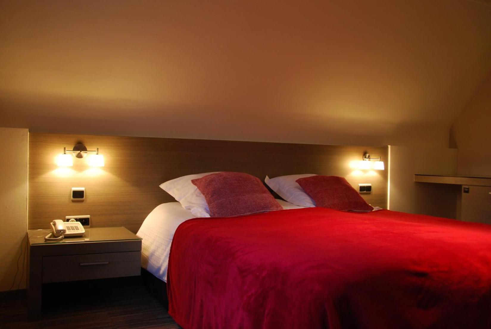 Standard Double Room - Photo 12
