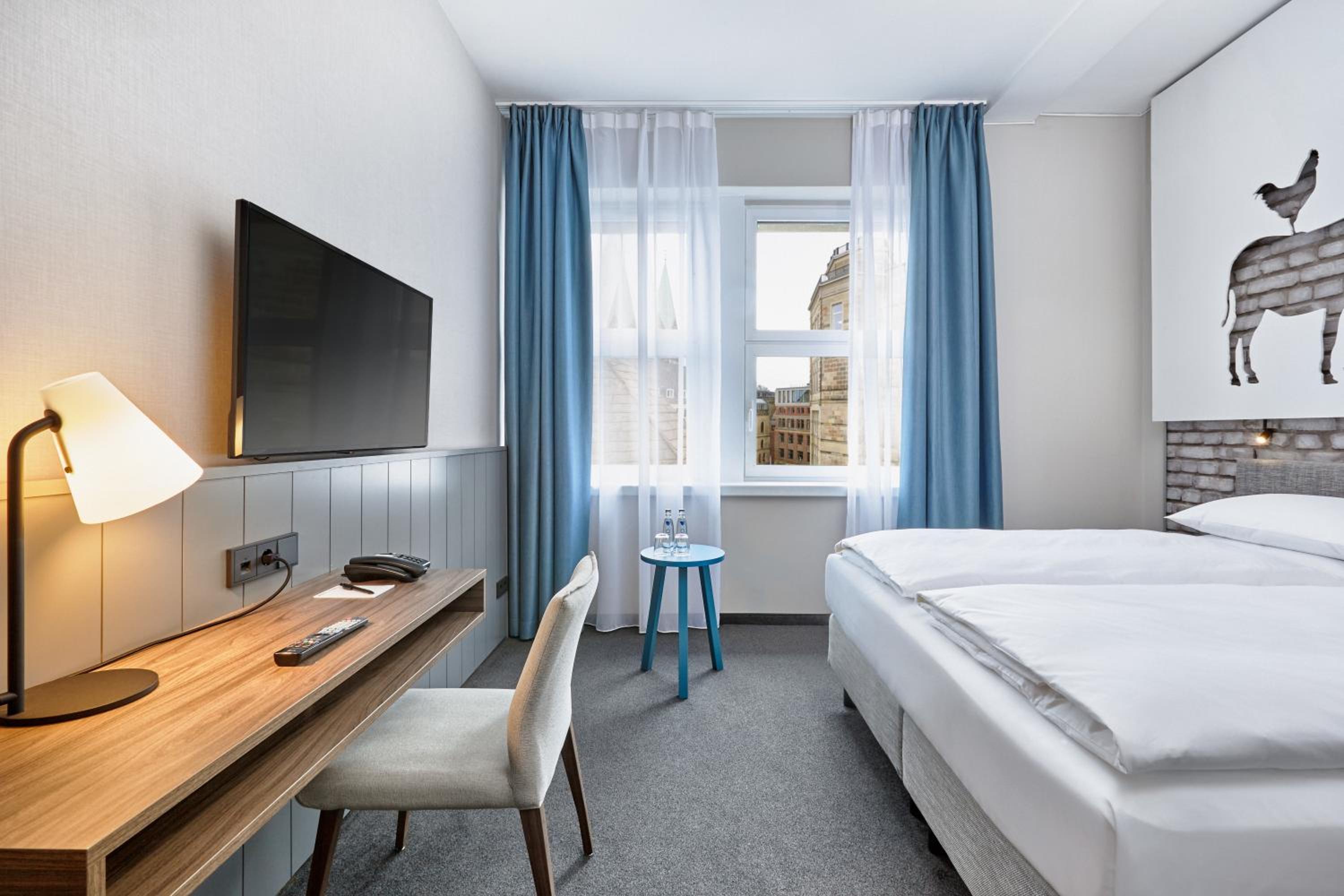 Standard Double Room thumbnail 5