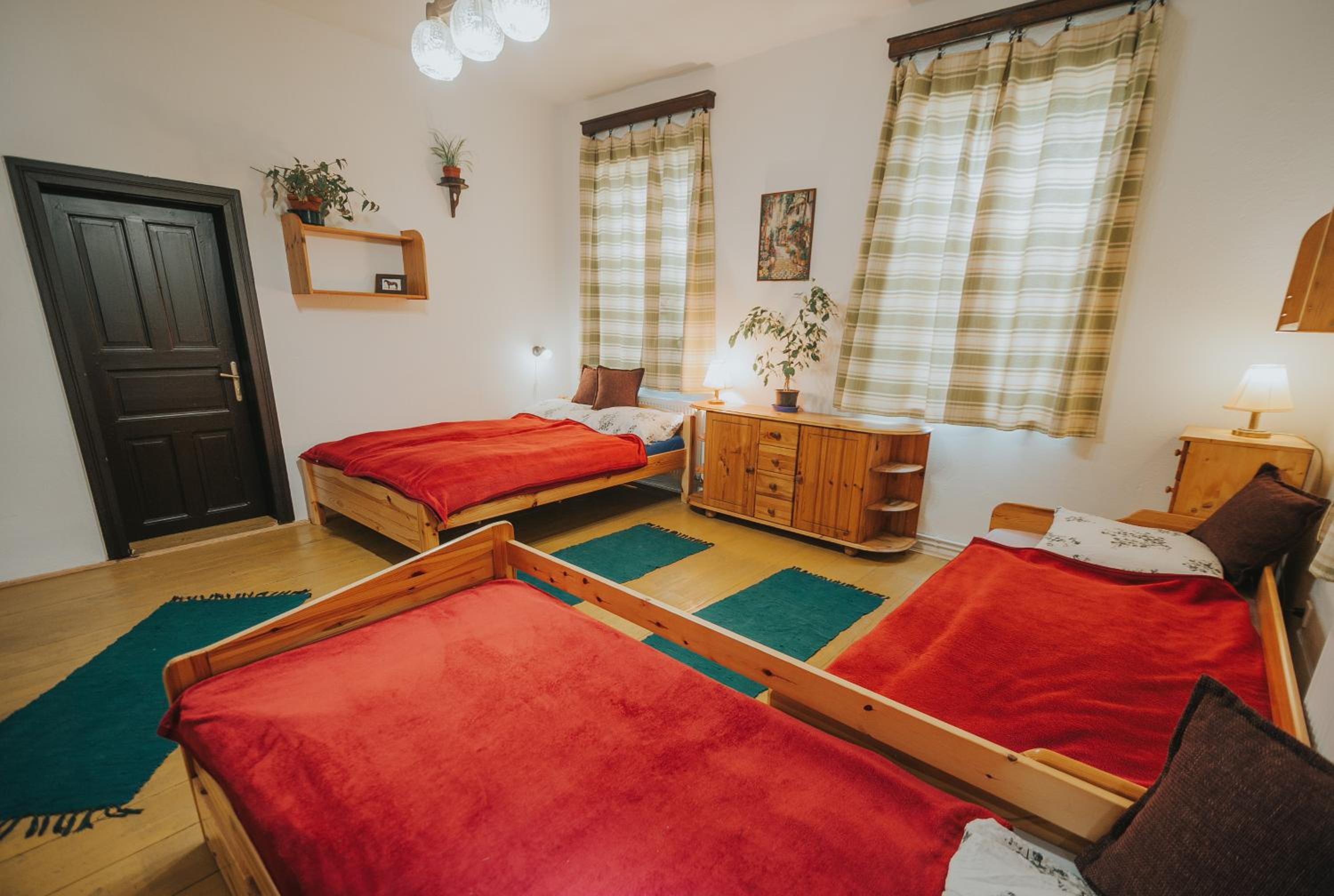 Three-Bedroom Apartment - Photo 11