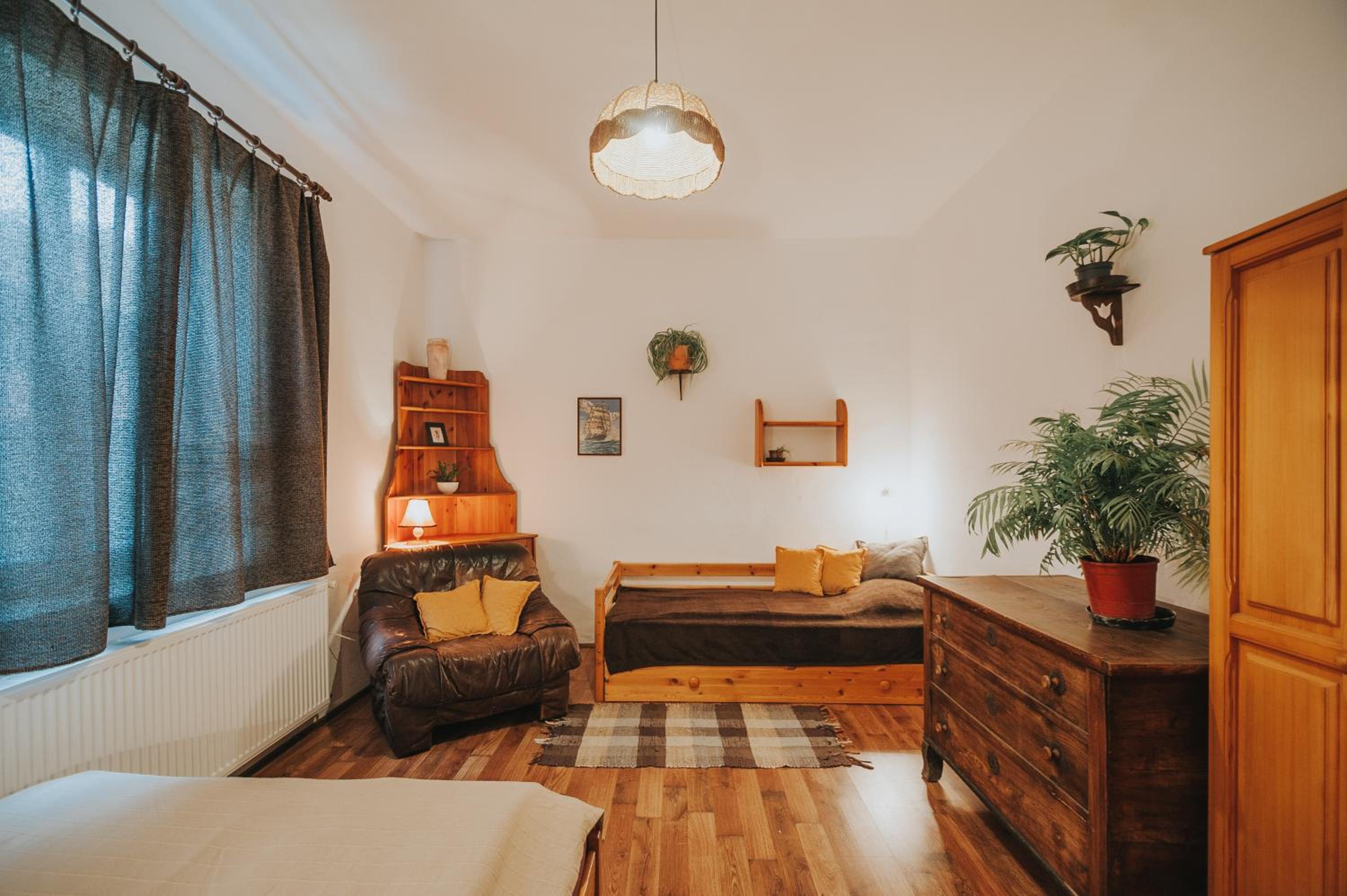 Three-Bedroom Apartment - Photo 4
