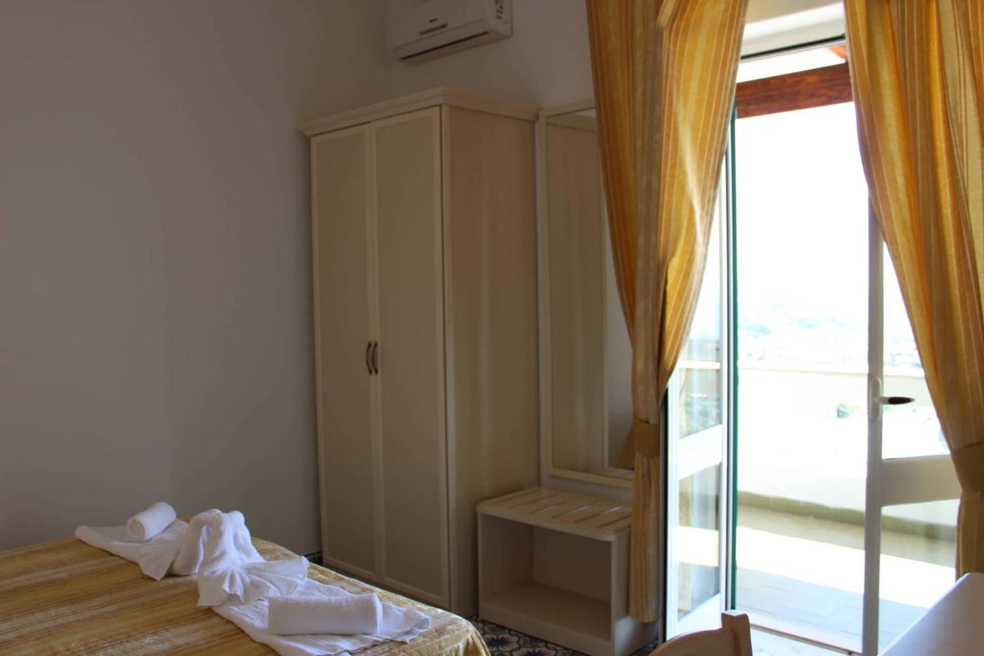 Superior Double or Twin Room with Sea View photo 3